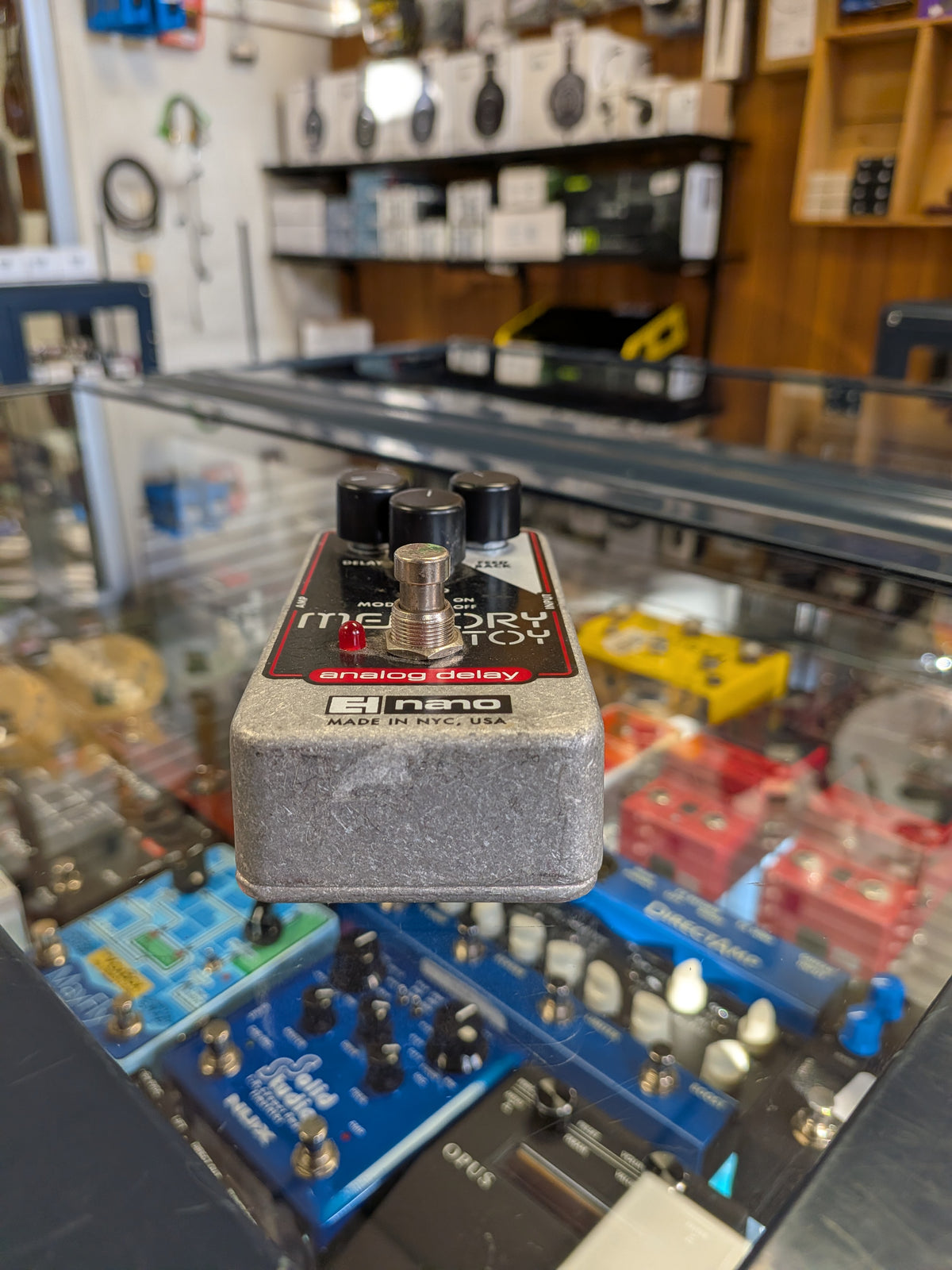 Electro-Harmonix Memory Toy Analog Delay Pedal w/ Modulation (Used)