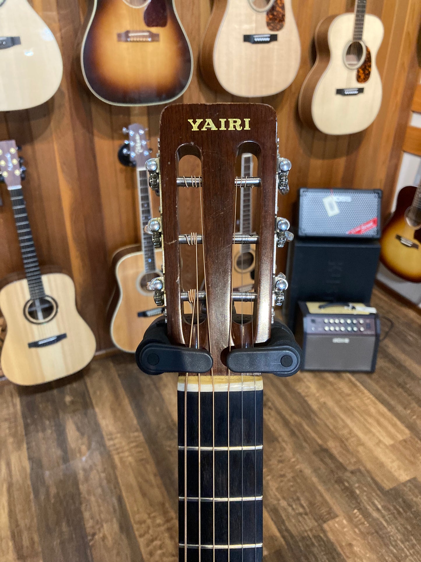 S. Yairi Model 752 w/Case (1970)