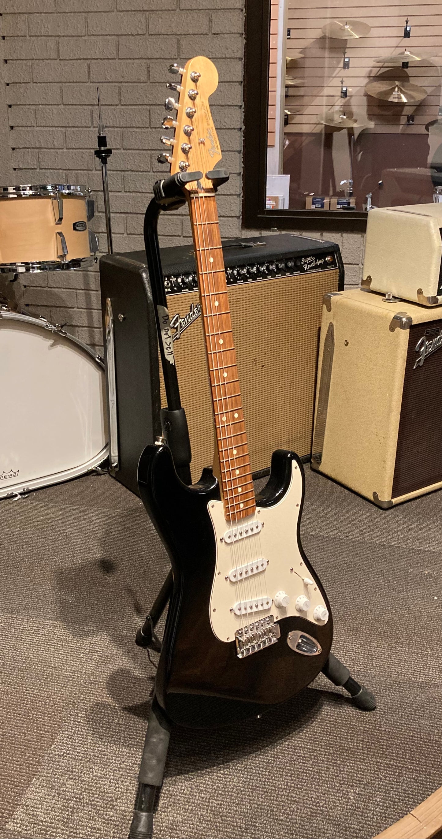 Fender MIM Standard Stratocaster Electric Guitar w/Case - Black (2003)