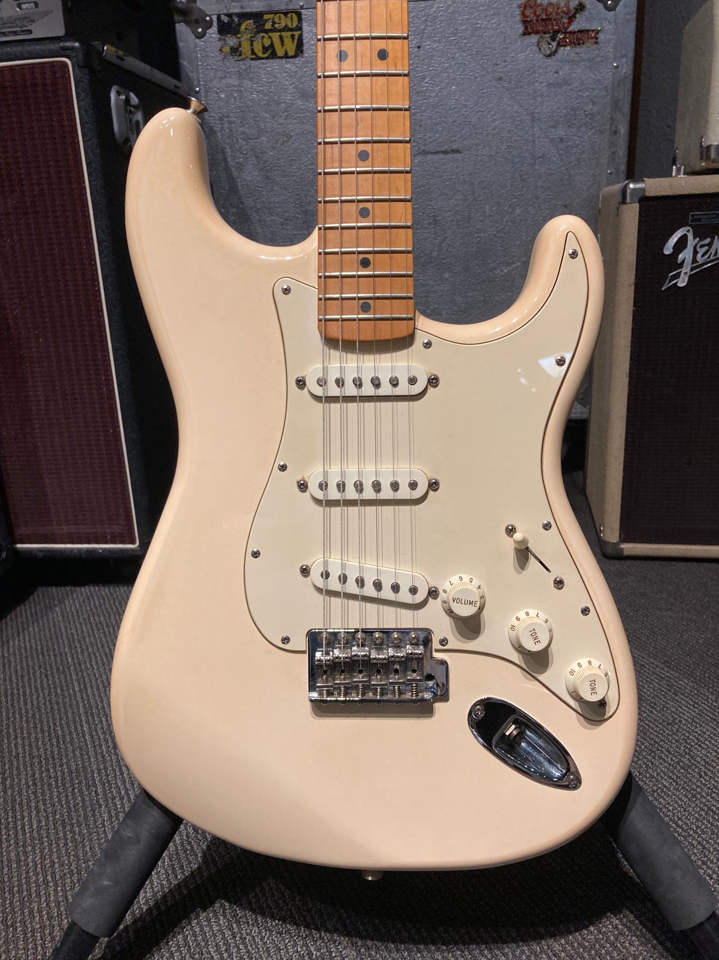 Fender Standard Stratocaster MIM w/Case (2009)