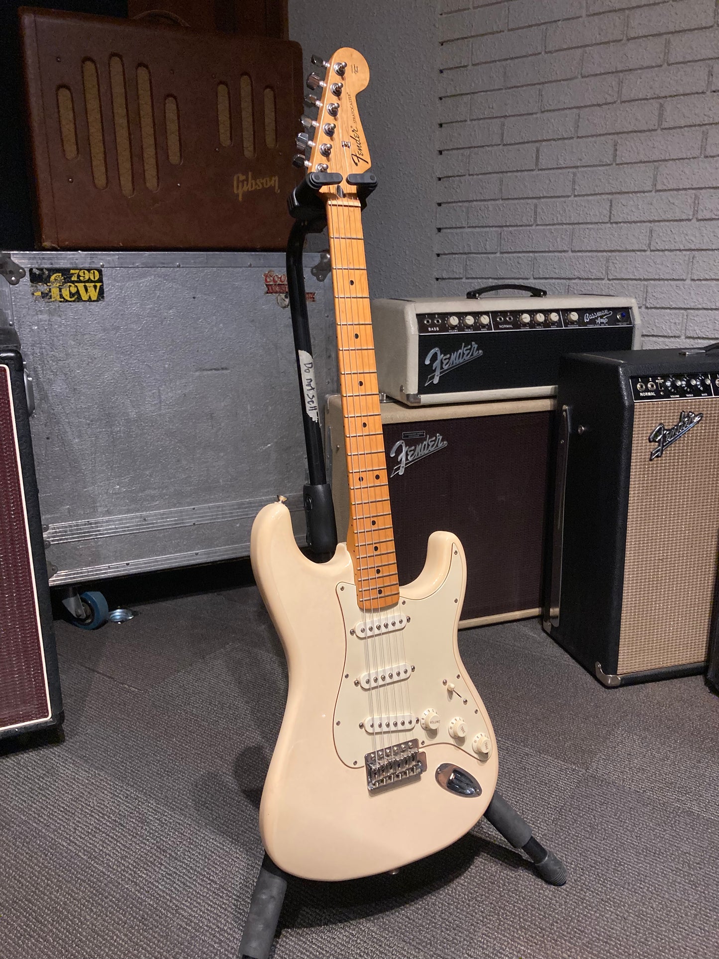 Fender Standard Stratocaster MIM w/Case (2009)