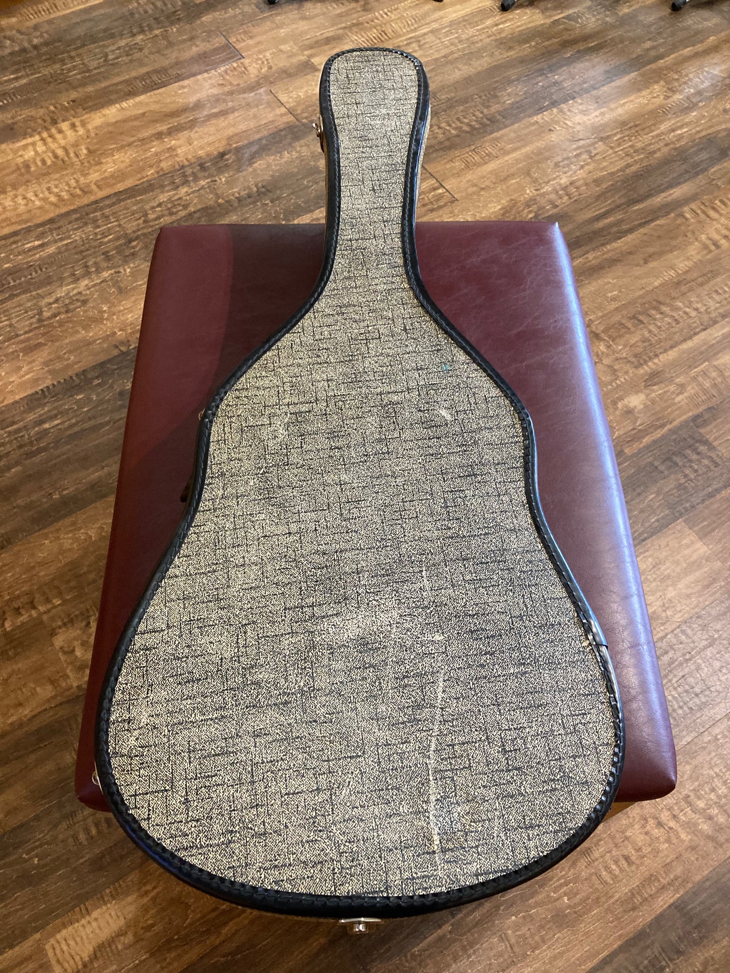 Harmony H1214 Archtop w/Case (1960's)