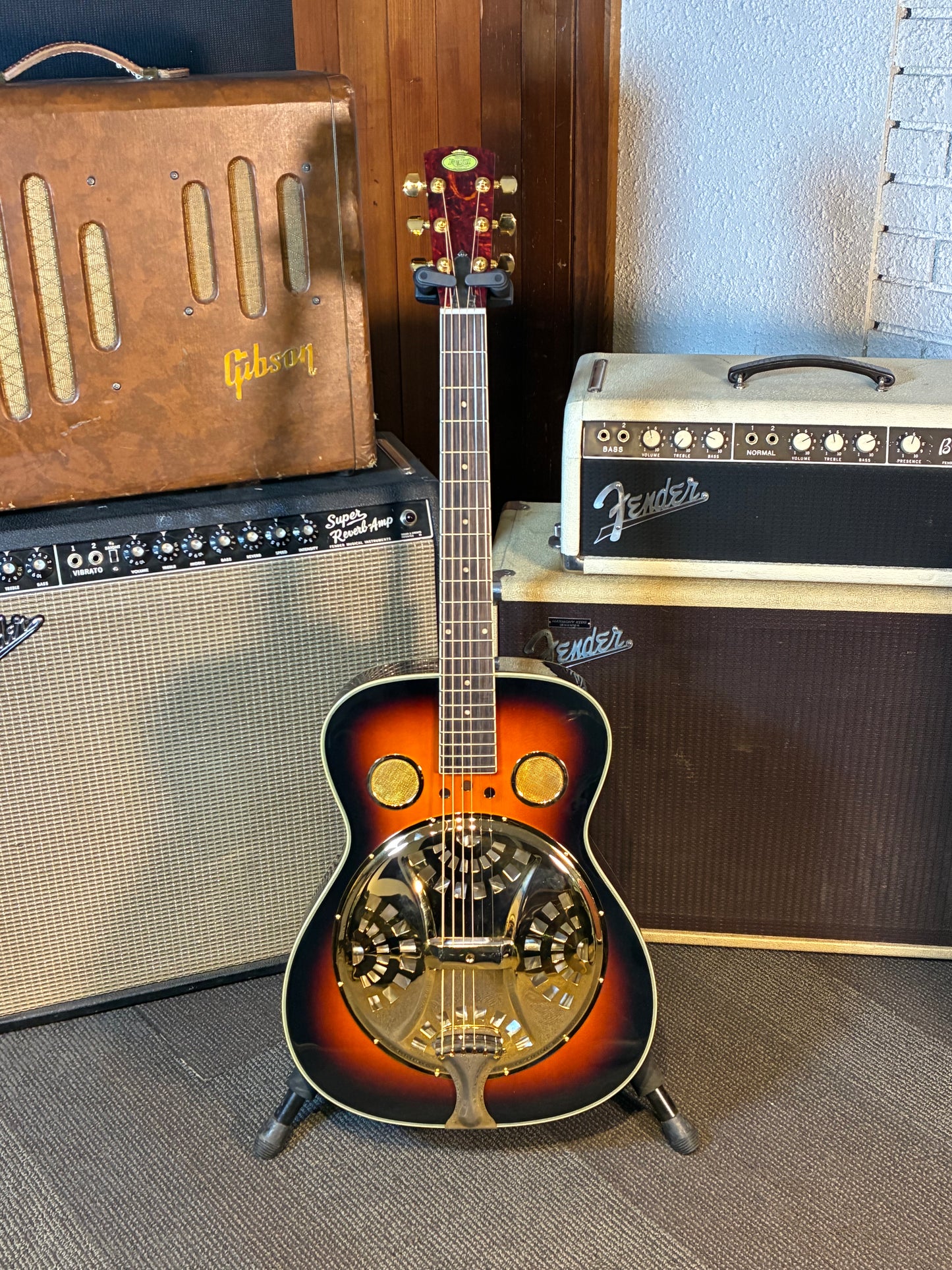 Regal RD-38V Round Neck Resonator Guitar - Vintage Sunburst
