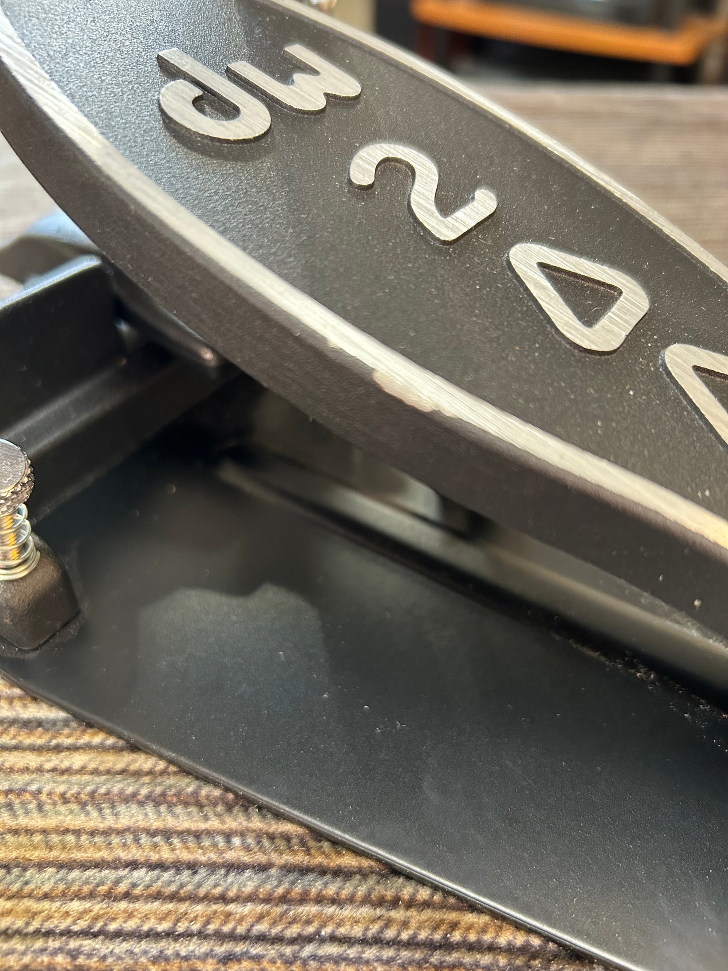 DW 2000 Single Kick Pedal (Demo)