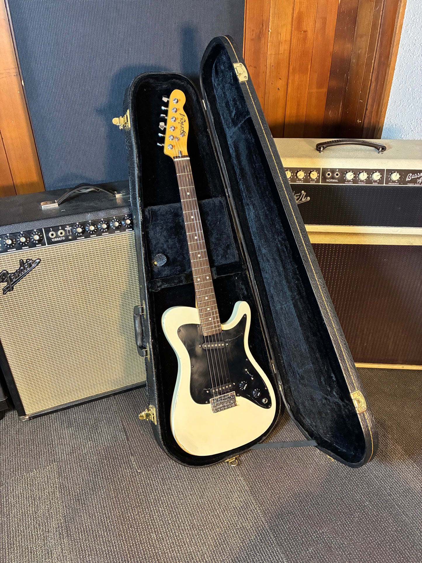 Series A Electric Guitar w/Case - White (Used)