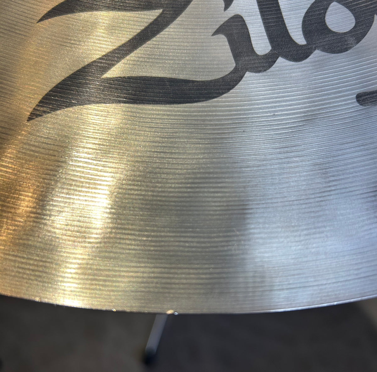 ZIldjian 18" K Dark Thin Crash Cymbal (Used)