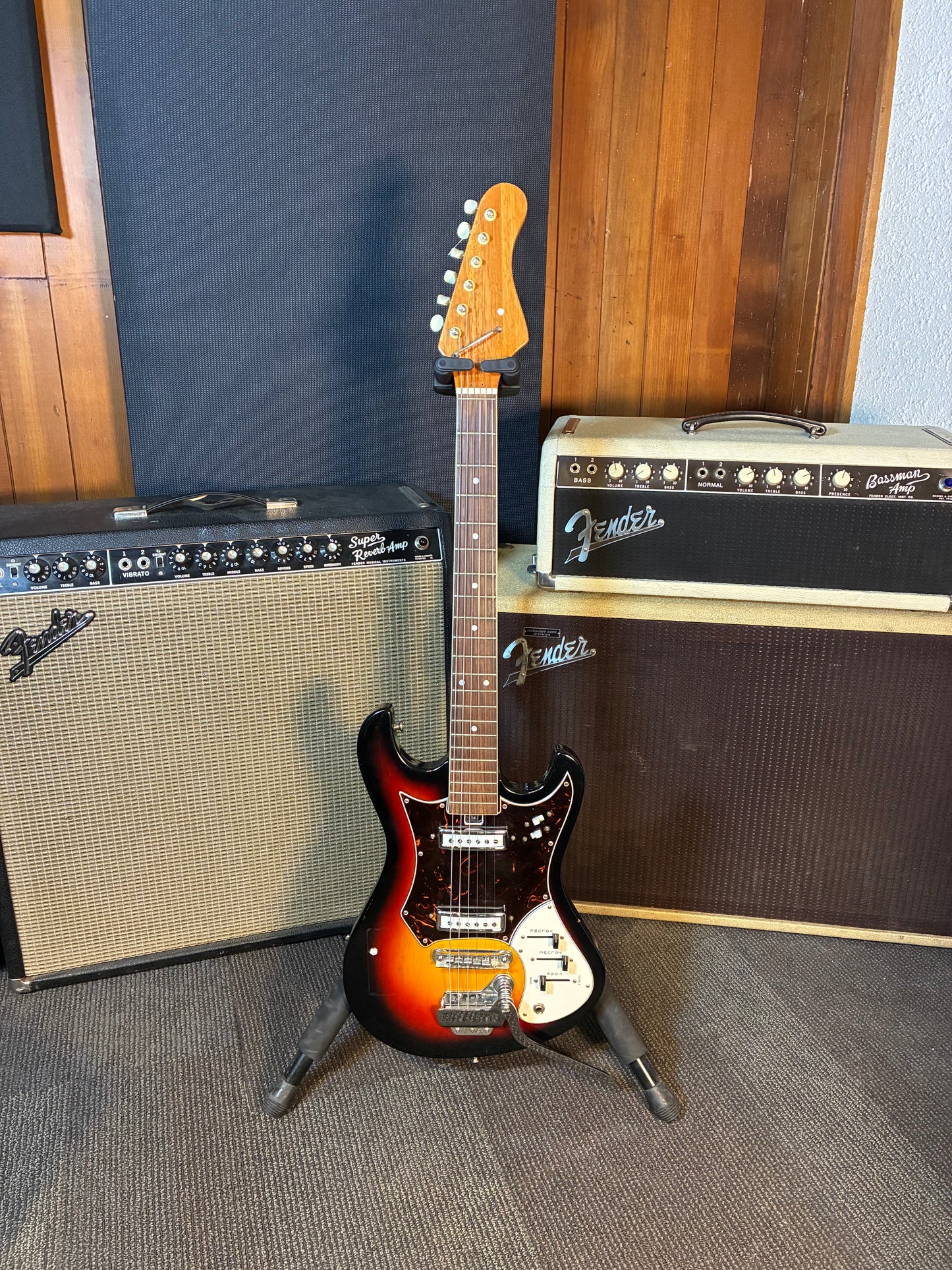 Japanese Made Vintage Solid Body Electric Guitar w/Bag (1960's)