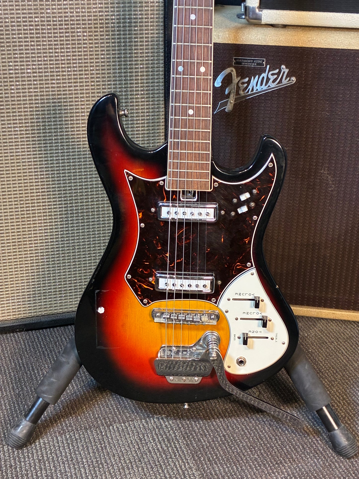 Japanese Made Vintage Solid Body Electric Guitar w/Bag (1960's)