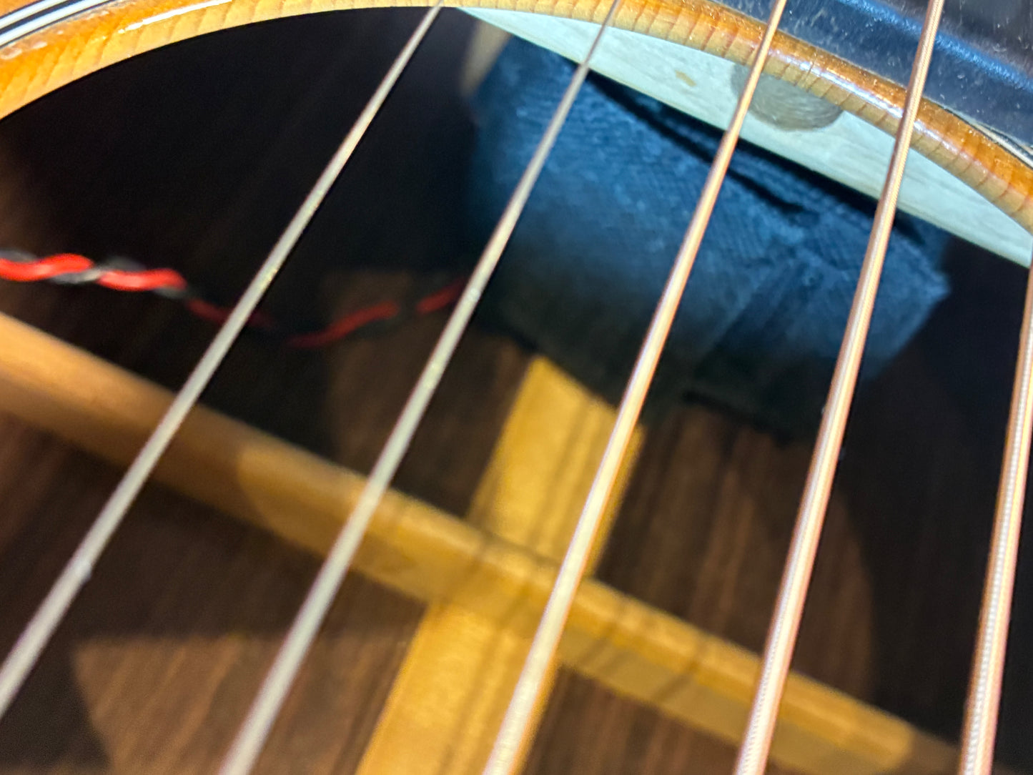 Martin 000-28 Left Handed Acoustic/Electric Guitar w/Case (2013)