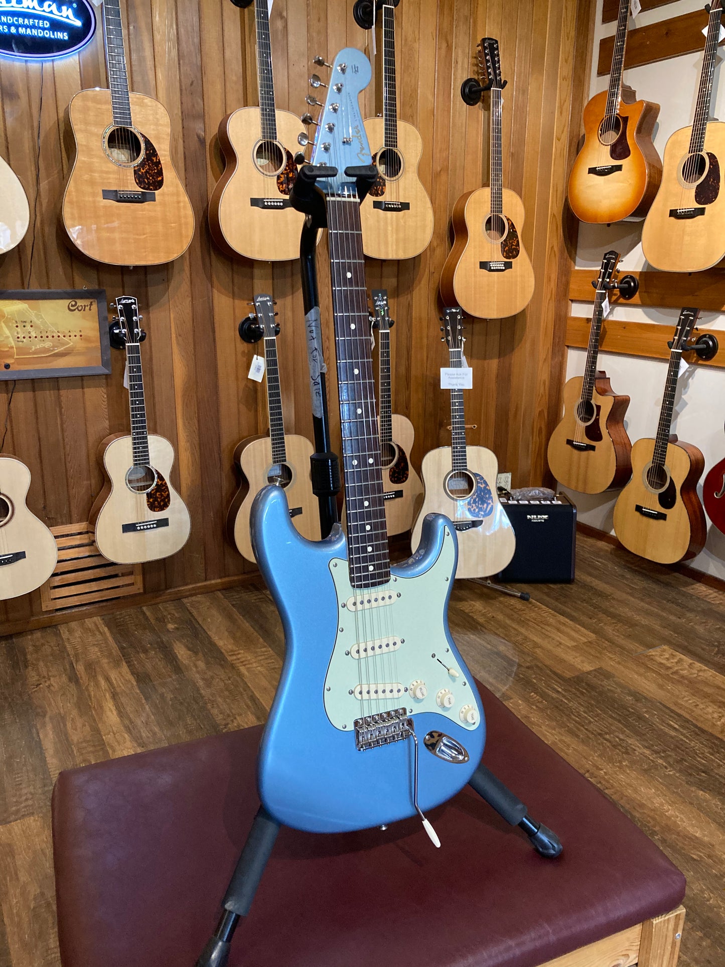 Fender FSR American Deluxe Vintage Player '62 Stratocaster w/Case - Ice Blue Metallic (2005)
