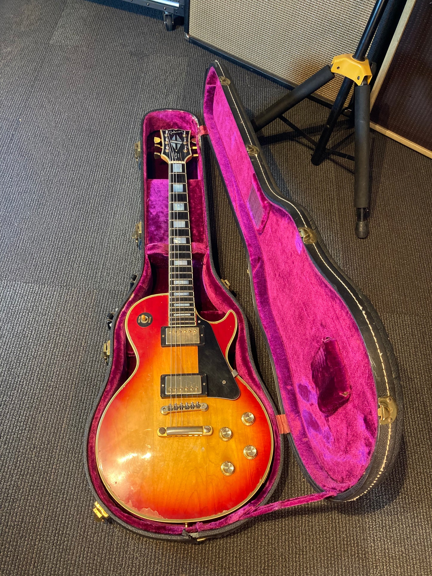 Gibson Les Paul Custom w/Case - Cherry Sunburst (1975)