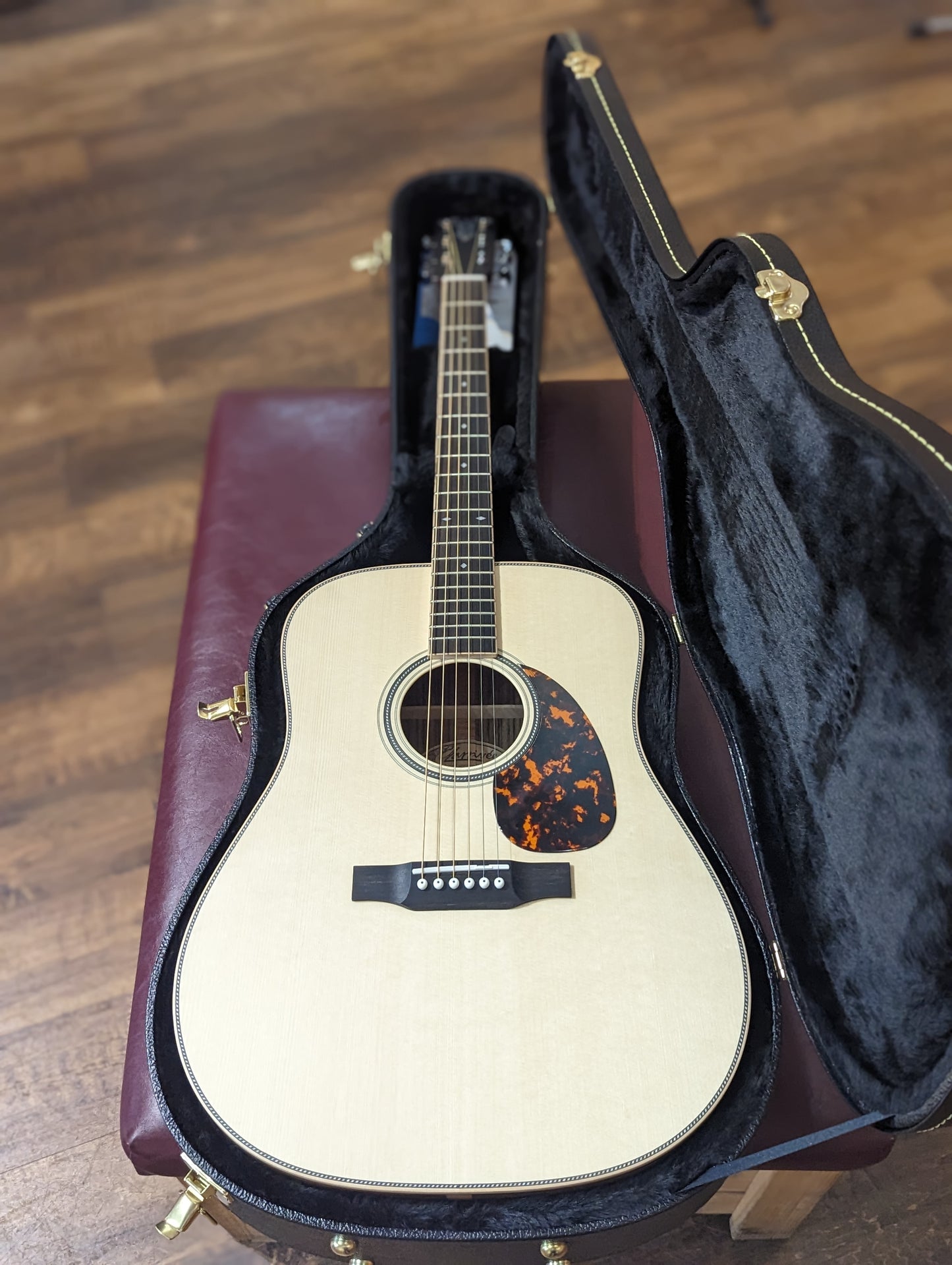 Larrivée D-40 Special Edition Acoustic Guitar w/Case