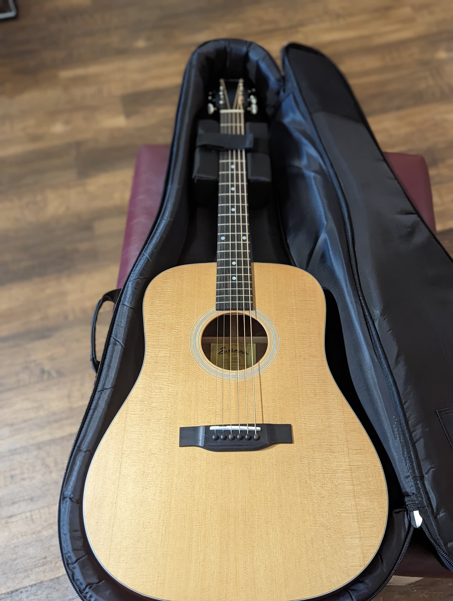 Eastman E1DL Left Handed Acoustic Guitar w/Gig Bag - Natural