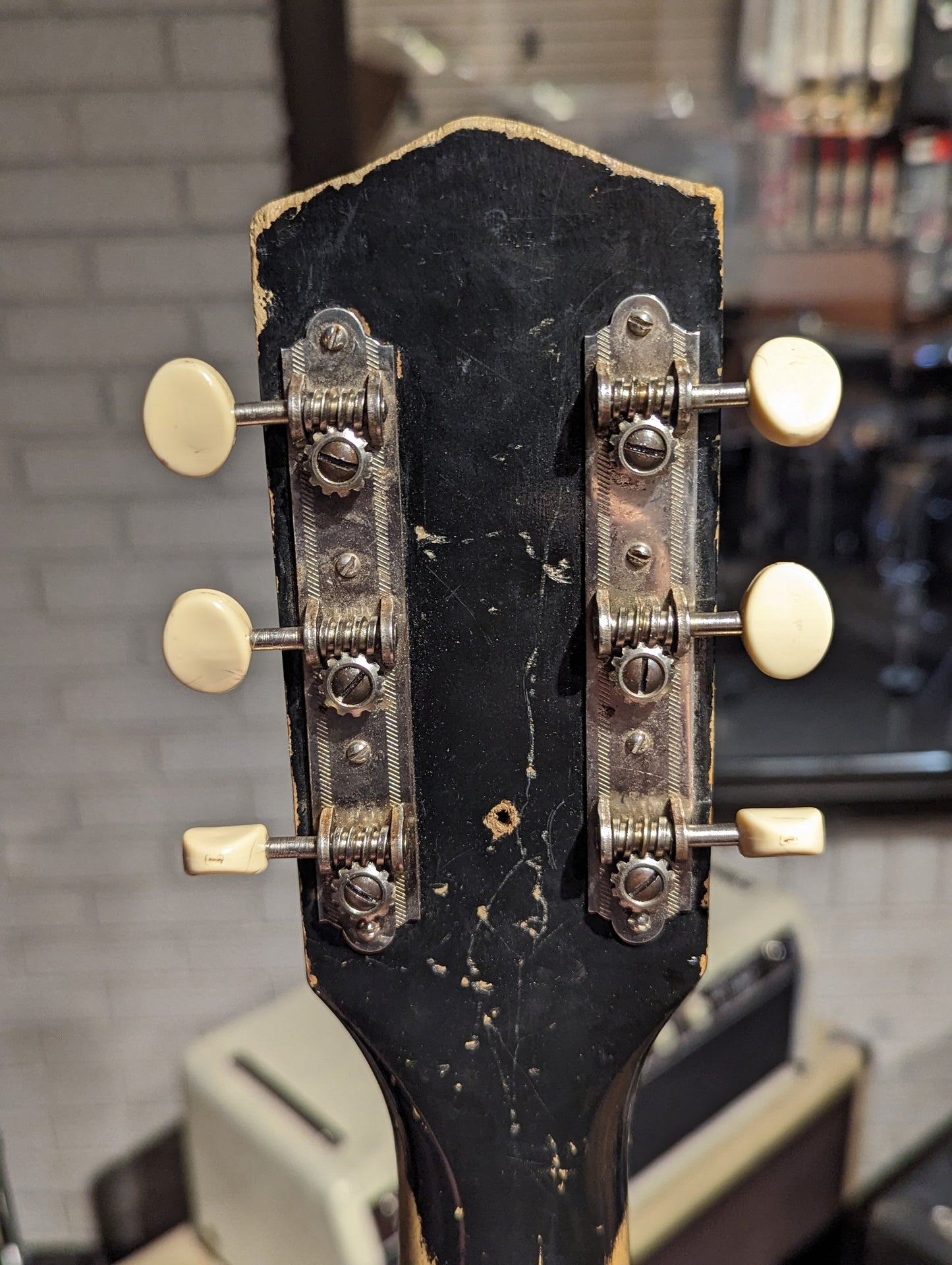 Silvertone 1420 Stratotone Electric Guitar (1960's)