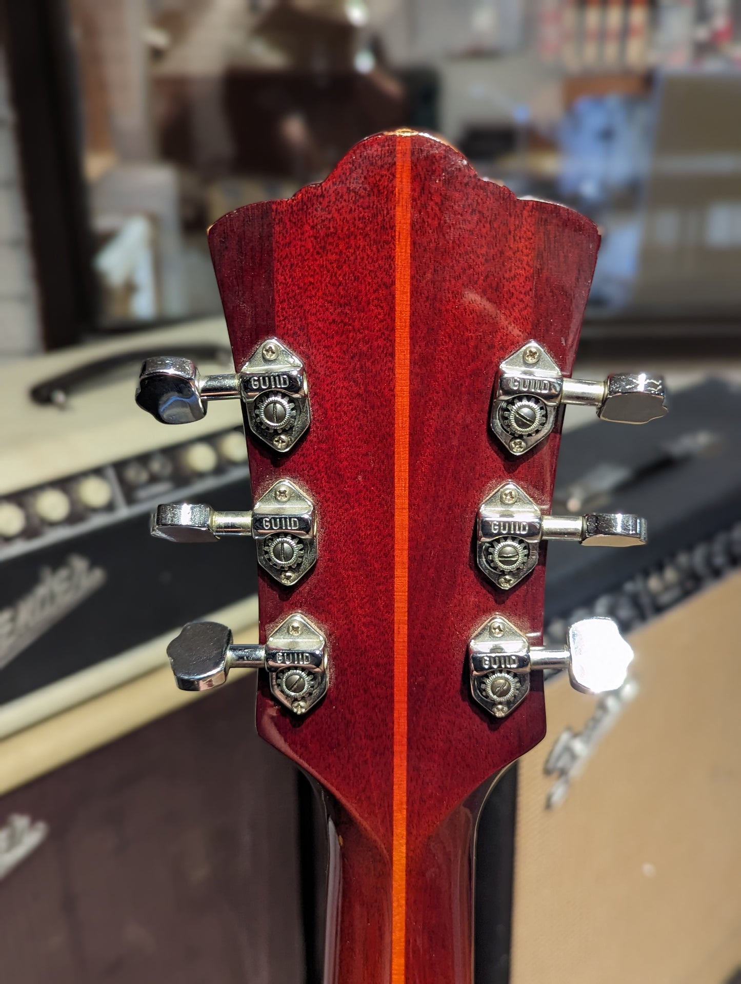 Guild D-40 Sunburst Acoustic Guitar w/Case (Late 1960's - Early 1970's)