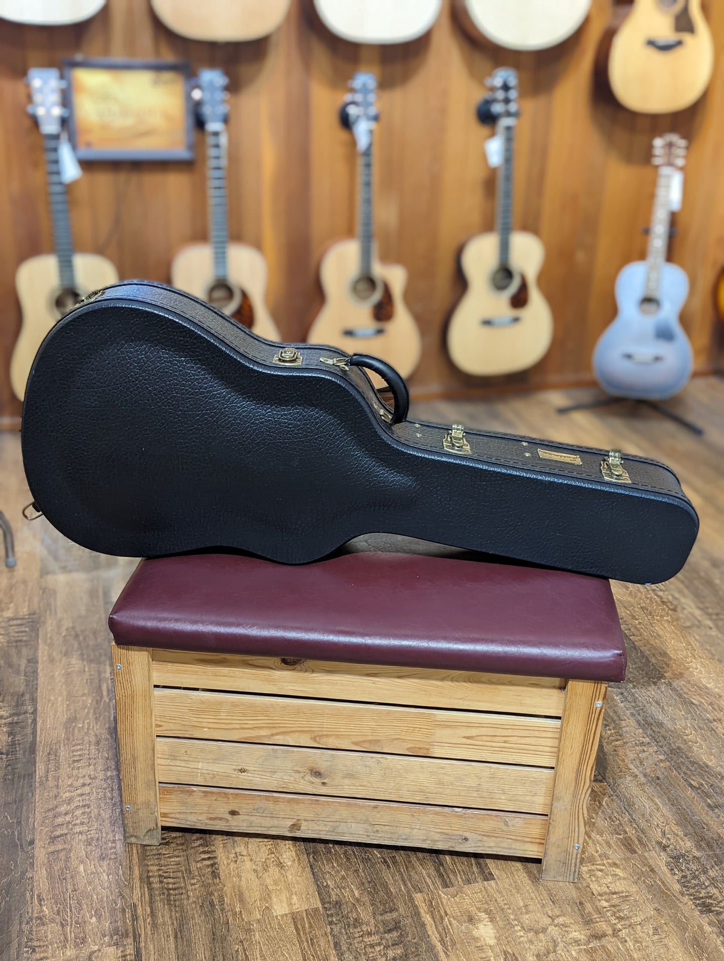 Eastman E20D-TC Dreadnought Acoustic Guitar w/Case (2023)