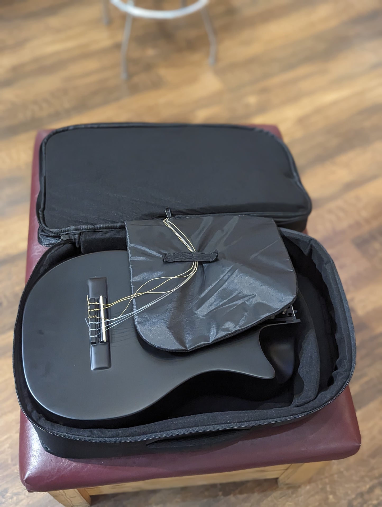 Journey Instruments OC660M Carbon Fiber Nylon String Travel Guitar w/Gig Bag & Pickup (Used)