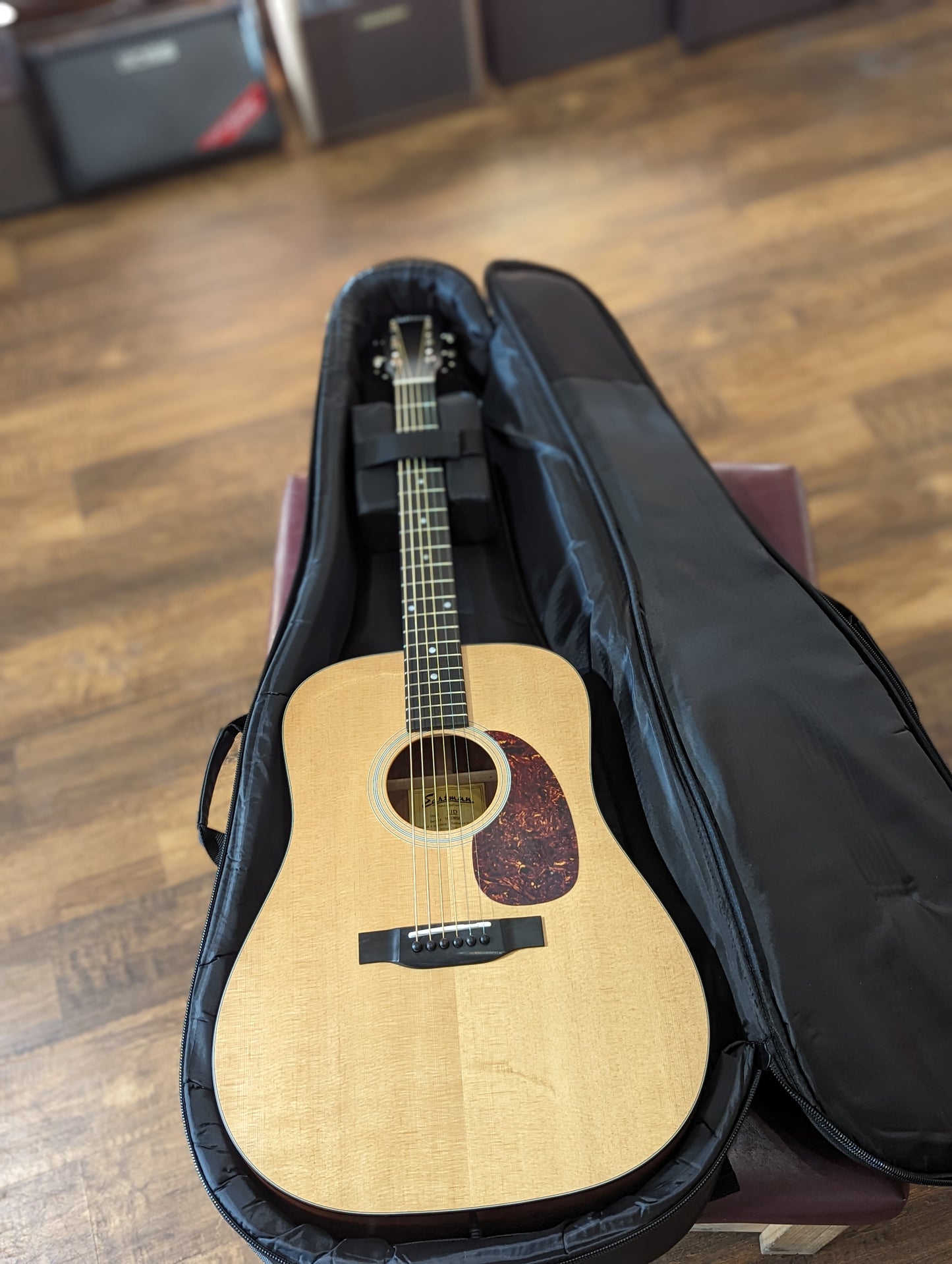 Eastman E1D Acoustic Guitar w/Gig Bag