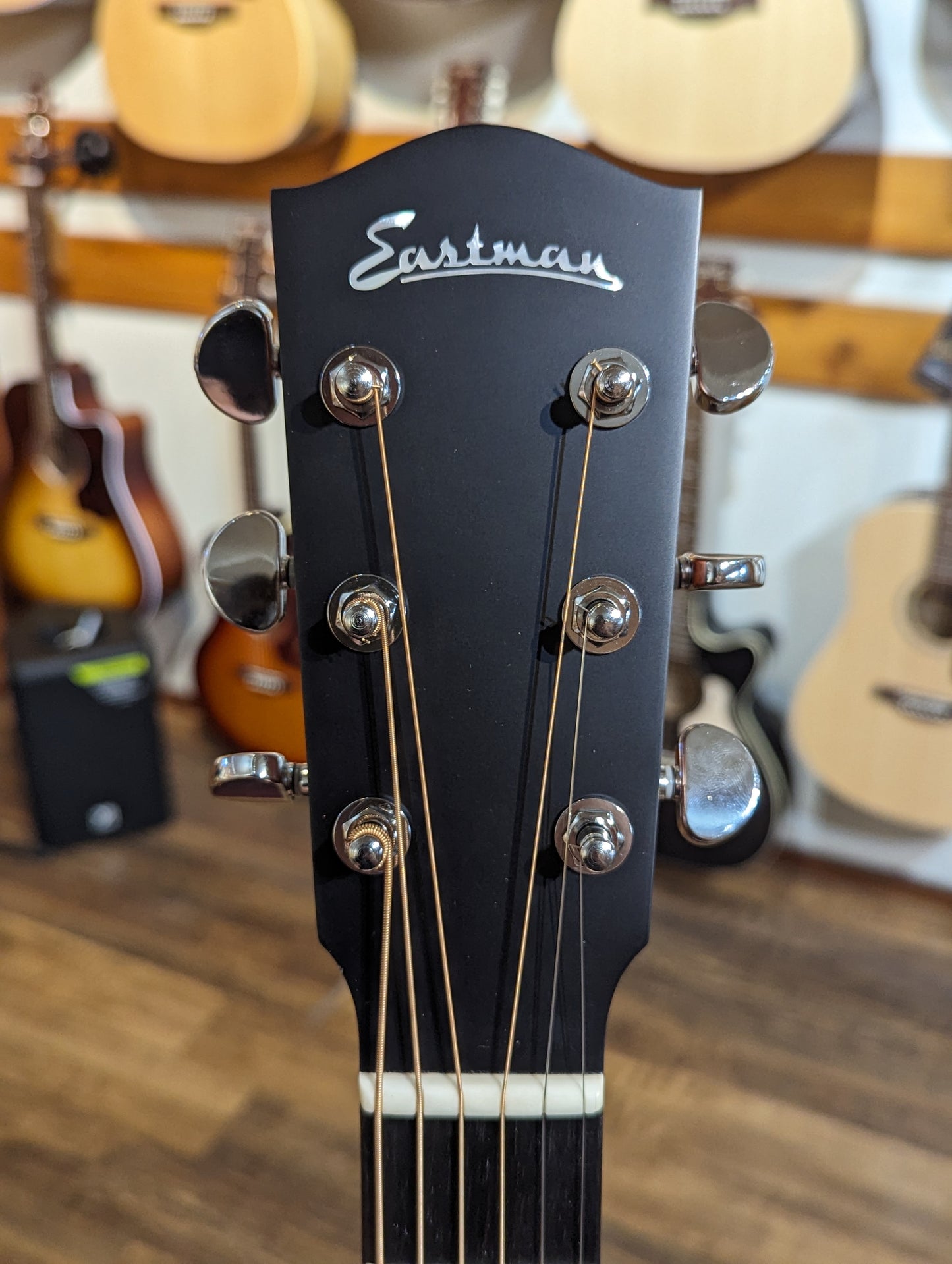 Eastman AC122-2CE Grand Auditorium Acoustic/Electrc Guitar w/Gig Bag - Black