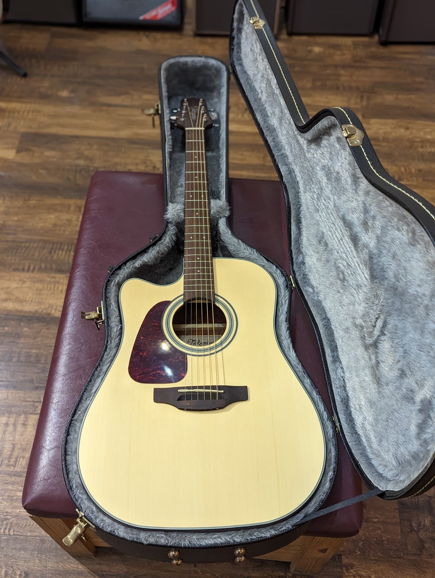 Takamine GD10CELH-NS Left Handed Acoustic/Electric Guitar w/Case (Used)