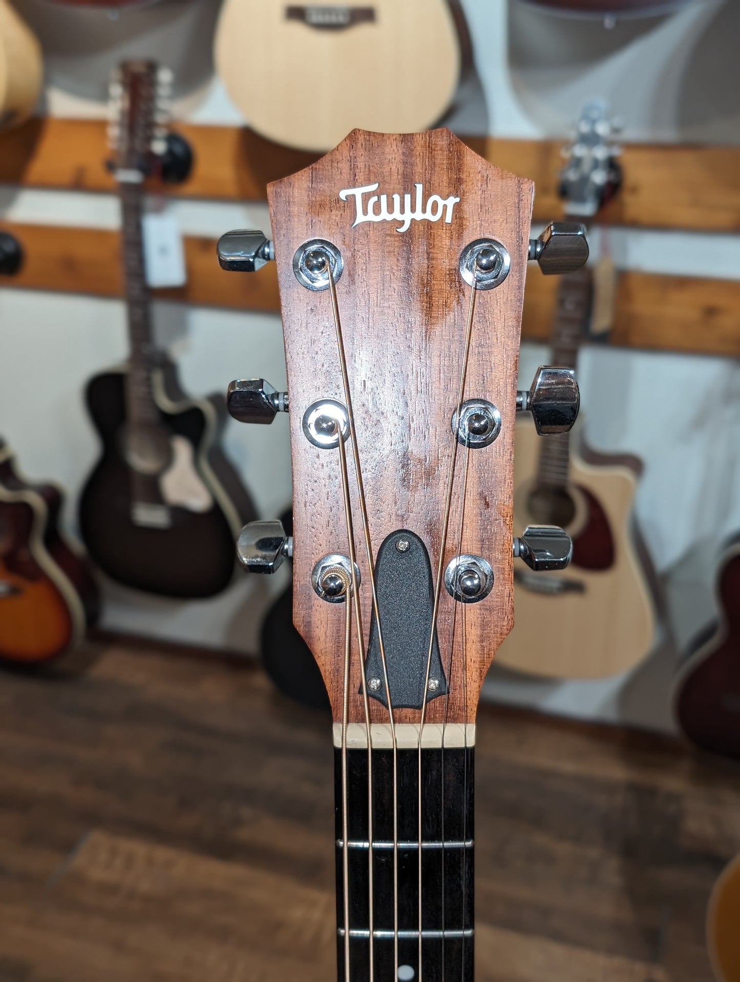 Taylor 114ce Grand Auditorium Acoustic/Electric Guitar w/Gig Bag (2014)