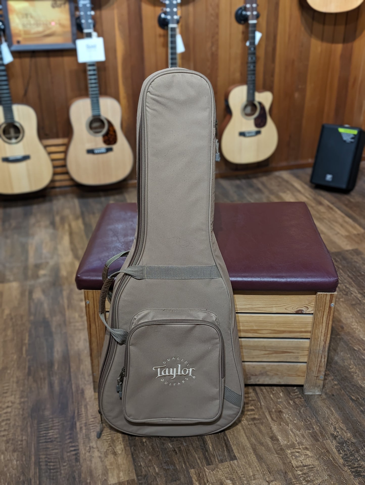 Taylor 114ce Grand Auditorium Acoustic/Electric Guitar w/Gig Bag (2014)