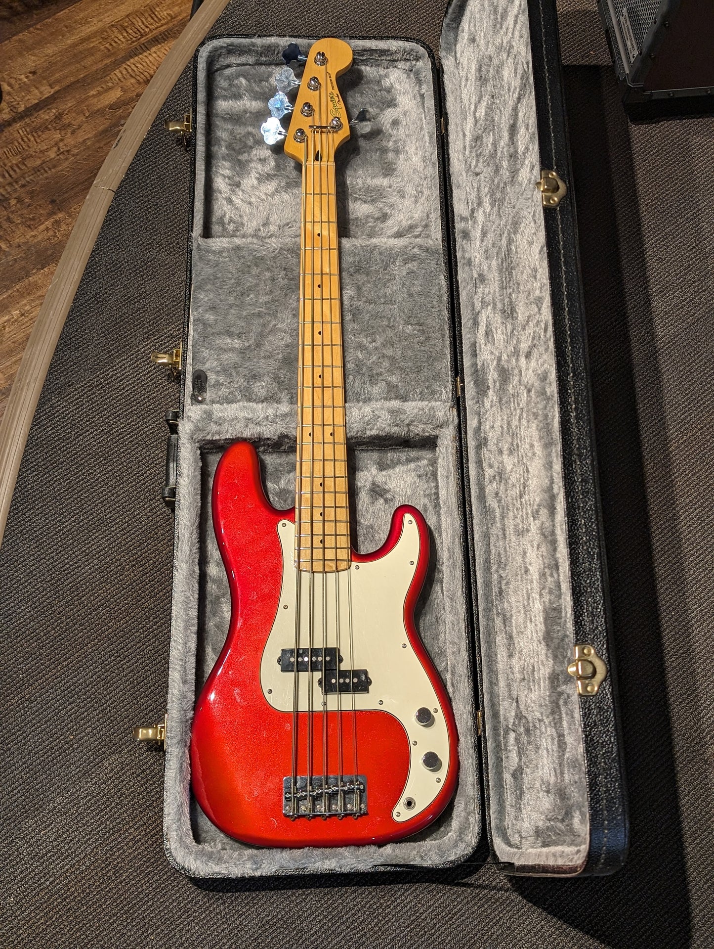Squier Vintage Modified Precision Bass V w/Case - Candy Apple Red (2014)