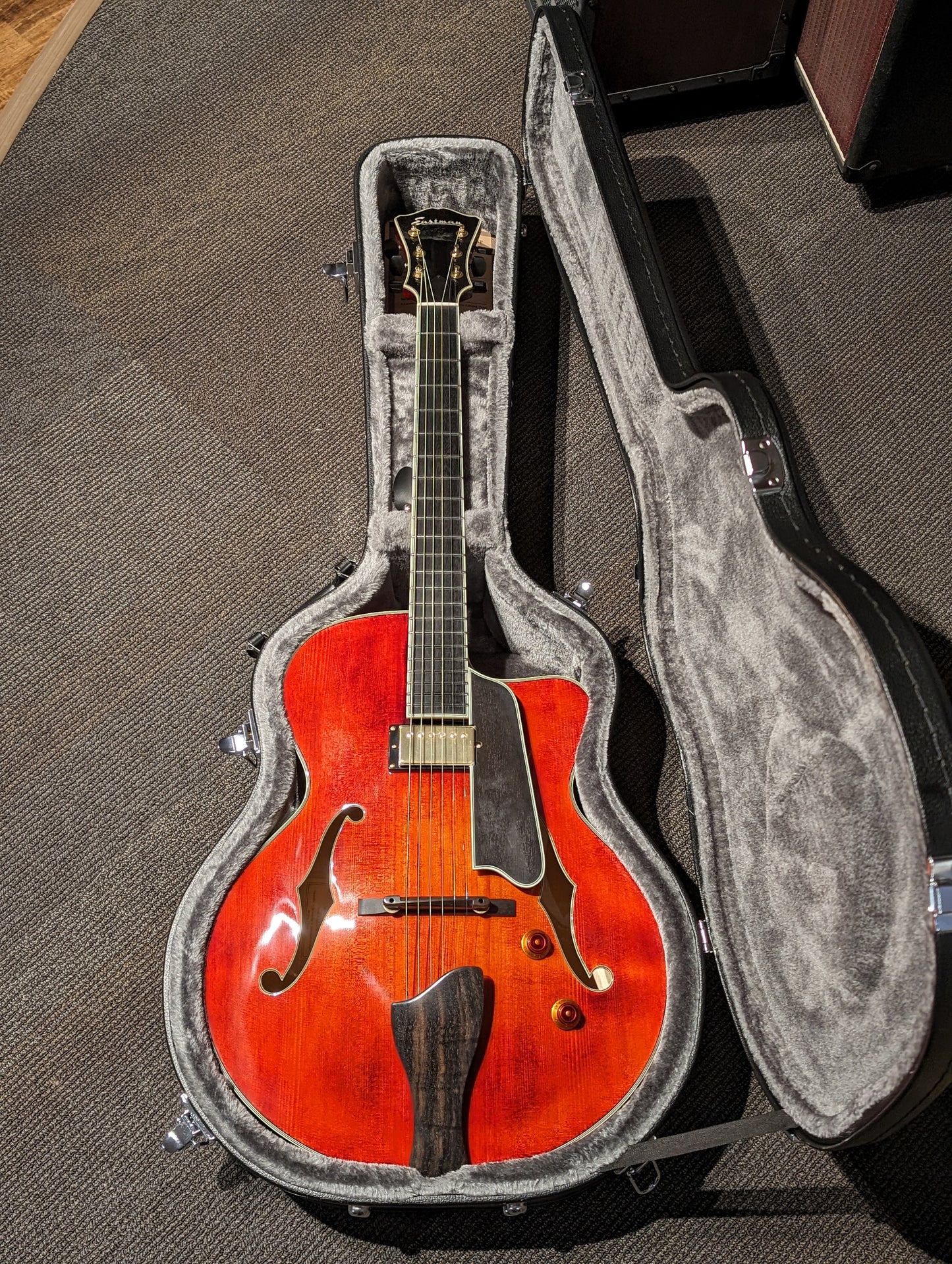 Eastman AR805CE Hollowbody Archtop Electric Guitar w/Case - Classic Truetone Gloss (Serial # L2301040)