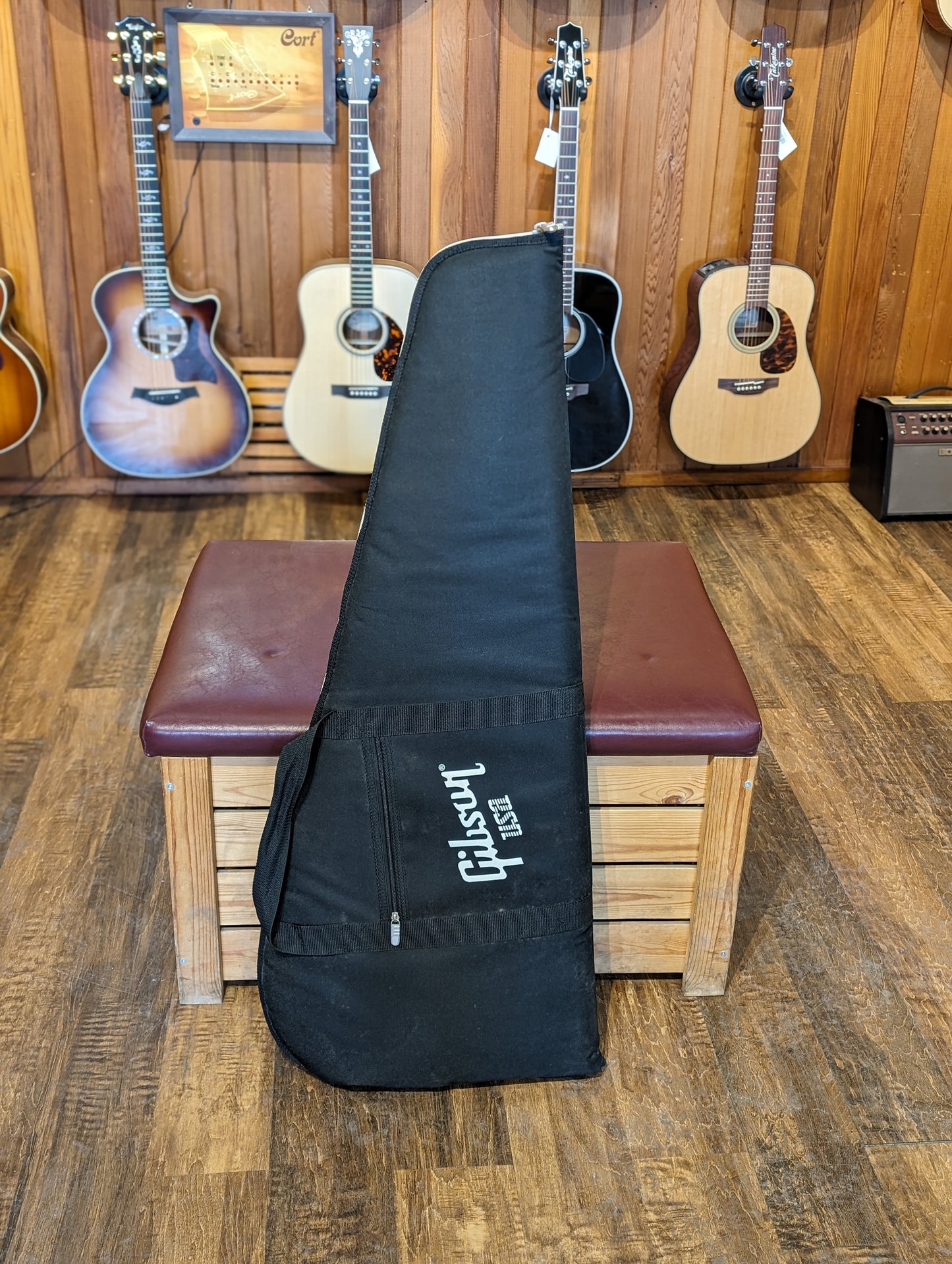 Gibson Les Paul Studio Satin w/Gig Bag - Worn Cherry (2012)