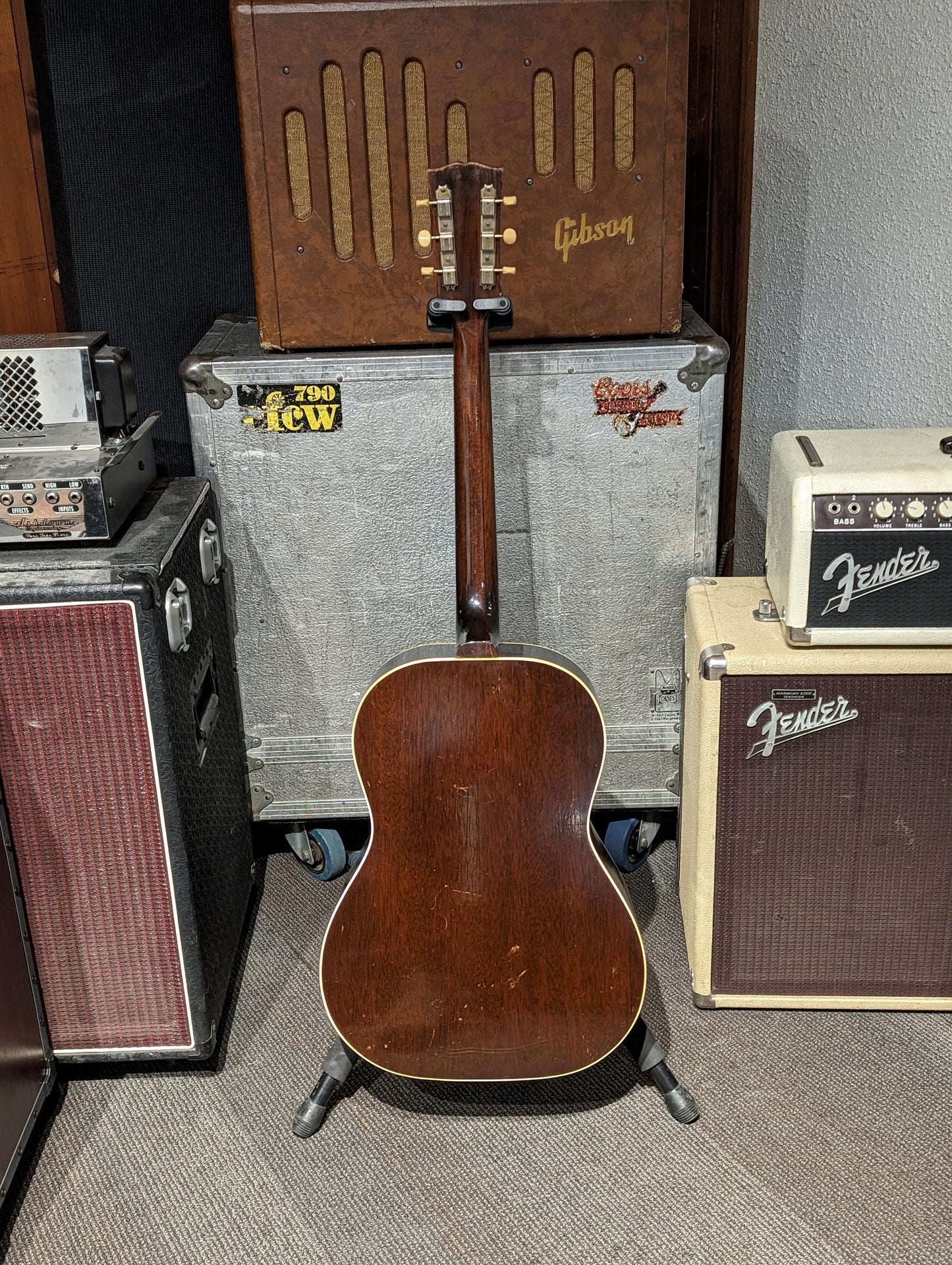 Gibson LG-1 Acoustic Guitar w/Case (1967)