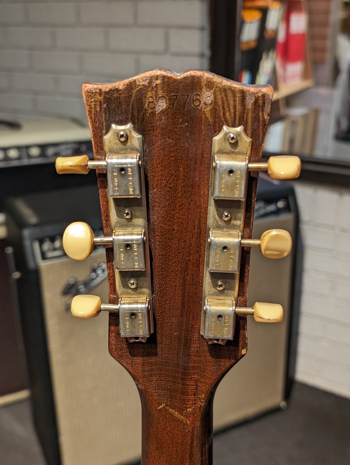 Gibson LG-1 Acoustic Guitar w/Case (1967)