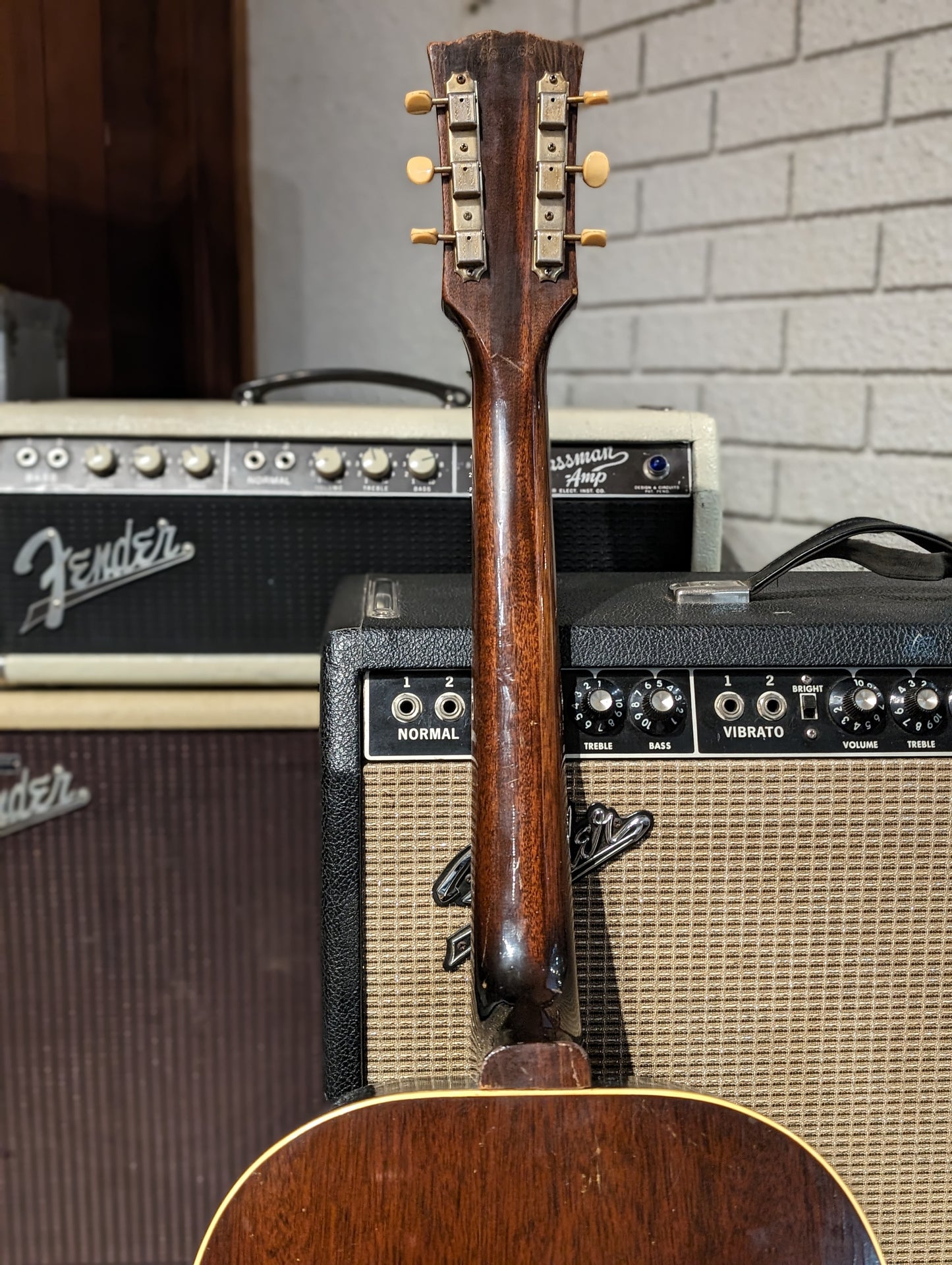 Gibson LG-1 Acoustic Guitar w/Case (1967)