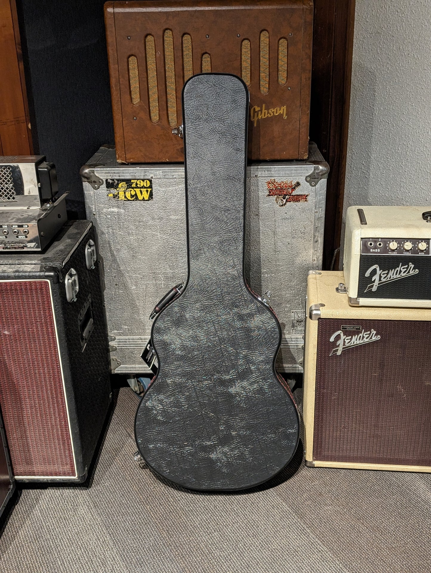 Gibson LG-1 Acoustic Guitar w/Case (1967)