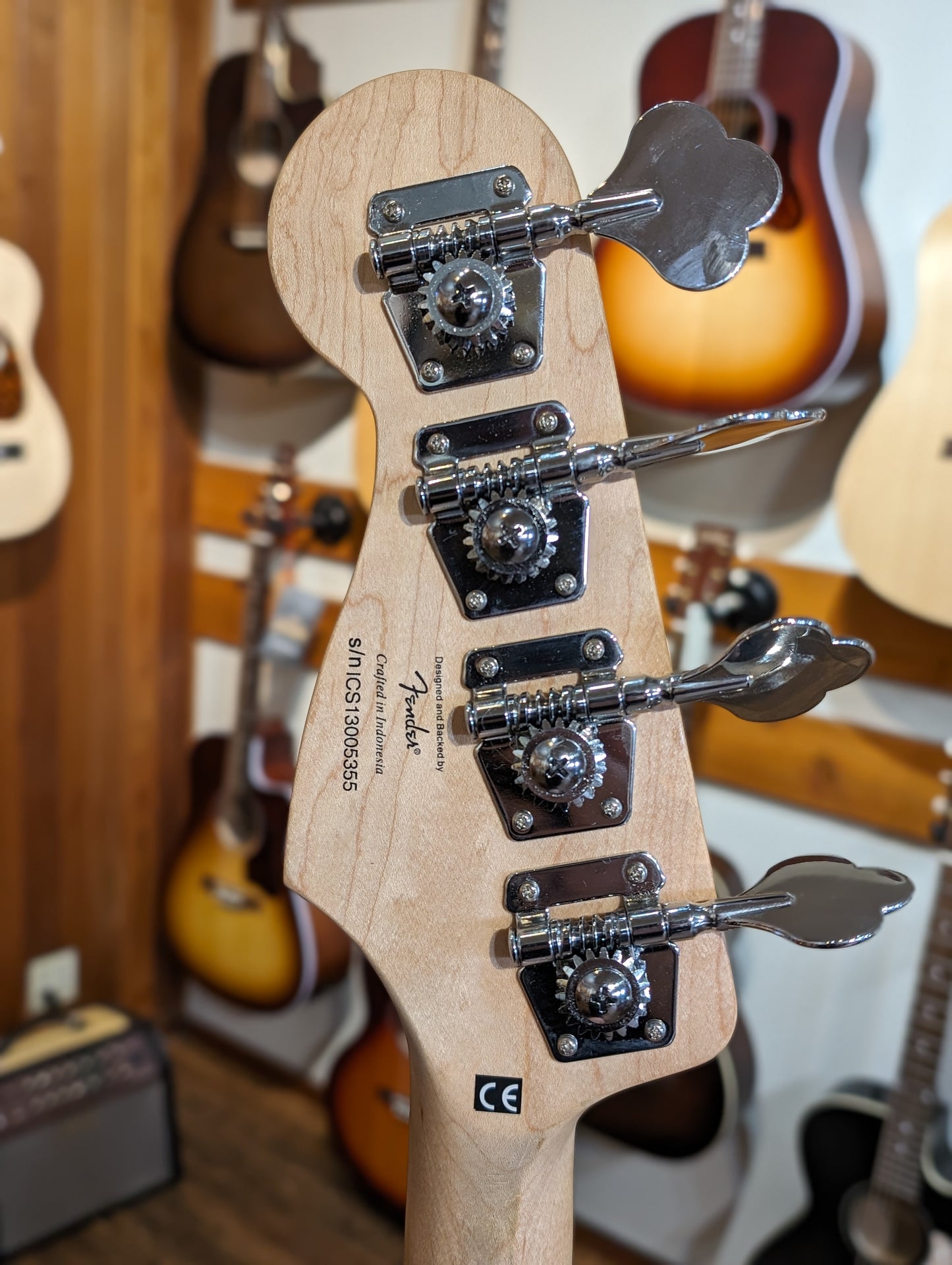 Squier Affinity Jazz Bass - Metallic Red (2013)