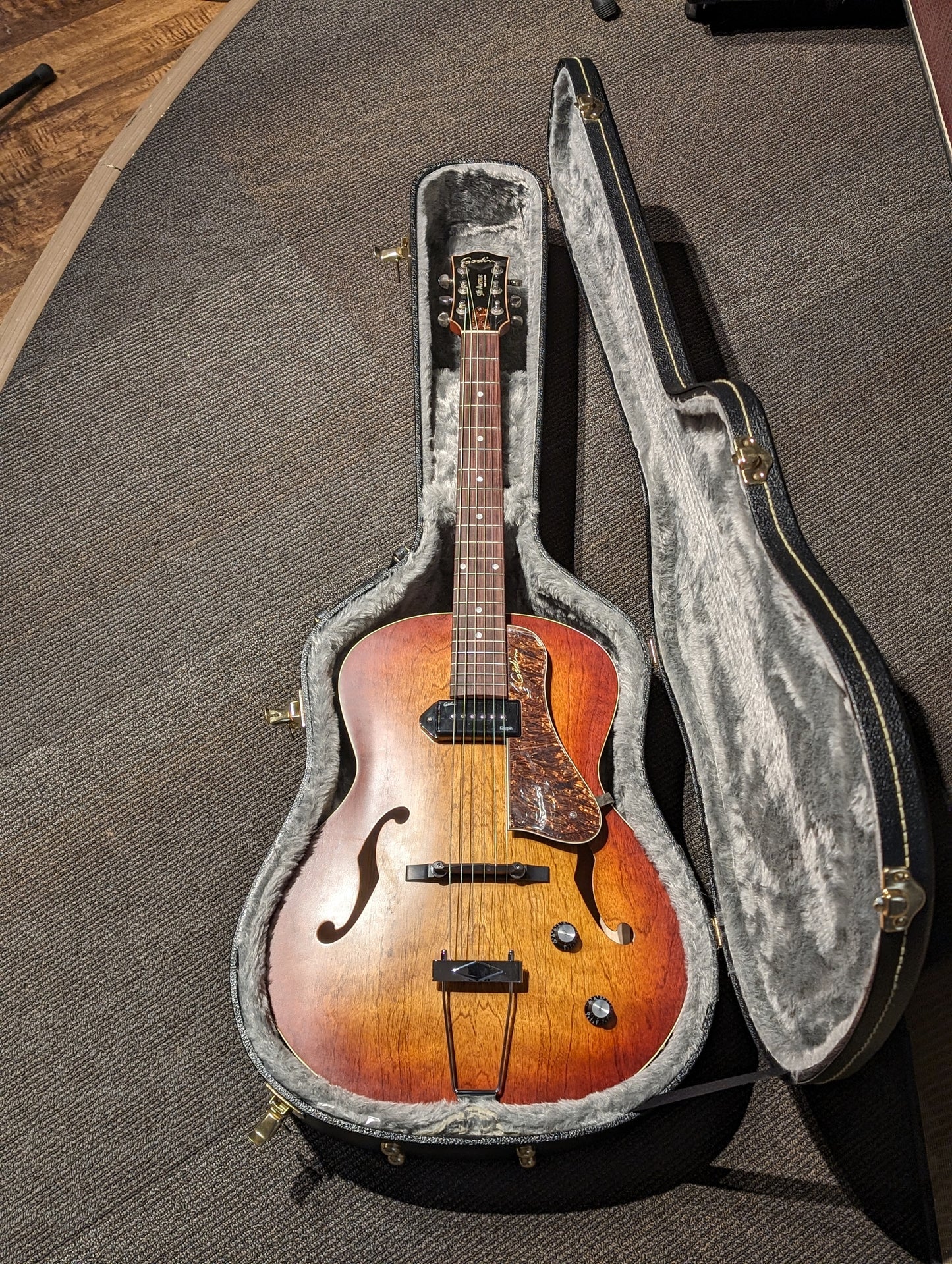 Godin 5th Avenue Kingpin P90 Hollow Body Electric Guitar w/Case - Cognac Burst (Used)