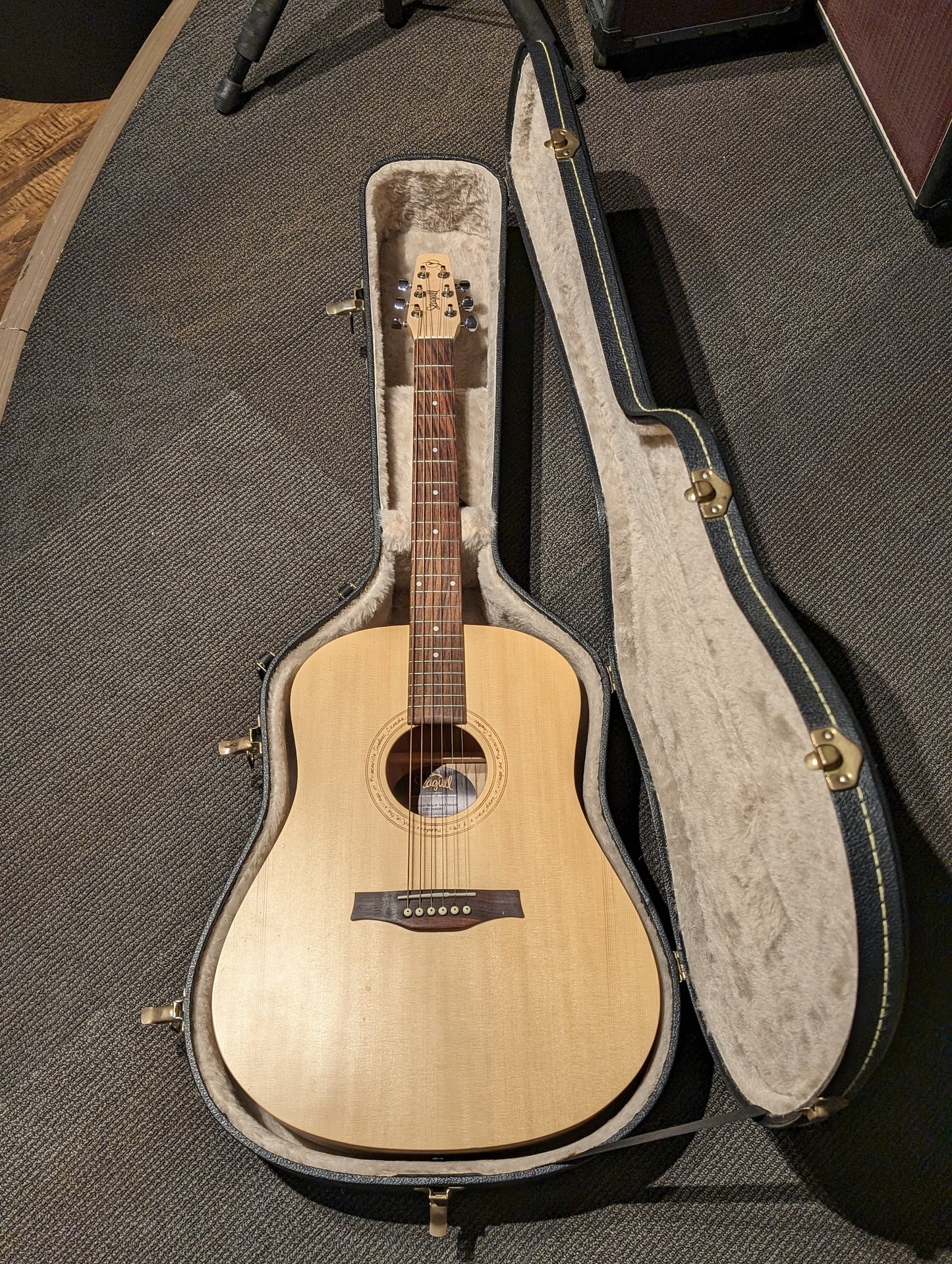 Seagull Excursion Natural Solid Spruce Acoustic Guitar w/Case (Used)
