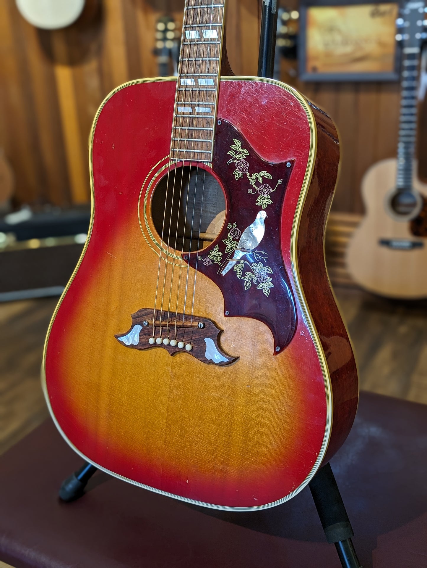 Gibson Dove Acoustic Guitar w/Case - Cherry Sunburst (1968-1969)