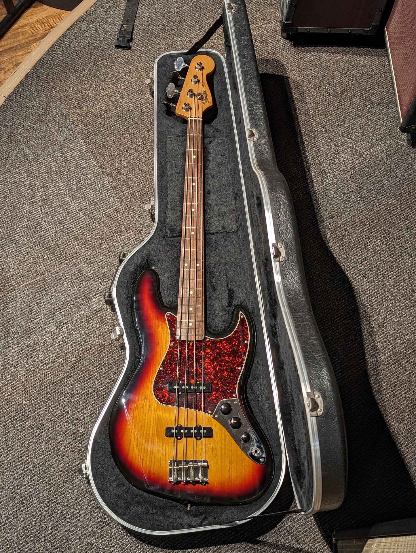 Fender Classic Player 60's Jazz Bass w/Case - 3-Tone Sunburst (2001)