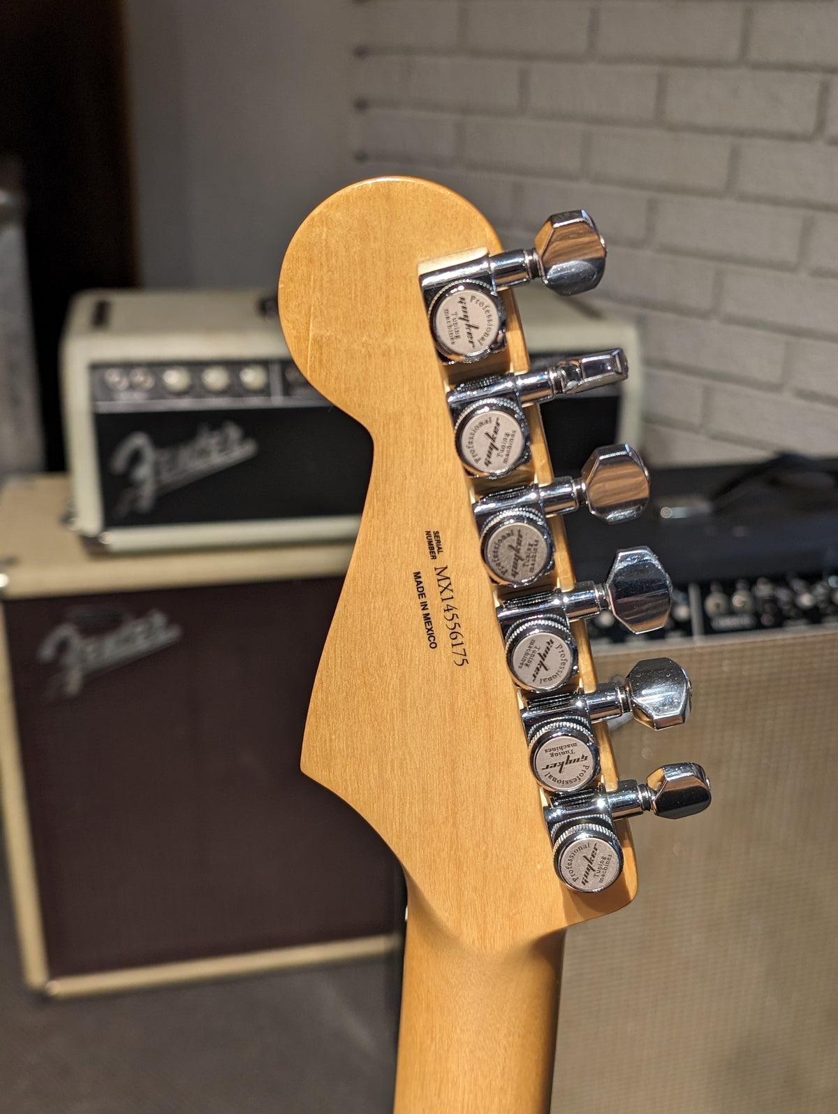 Fender MIM Standard Stratocaster w/Case - Brown Sunburst (2015)