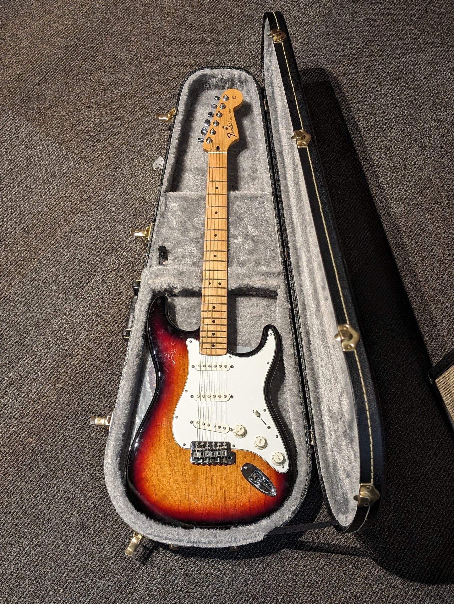 Fender MIM Standard Stratocaster w/Case - Brown Sunburst (2015)