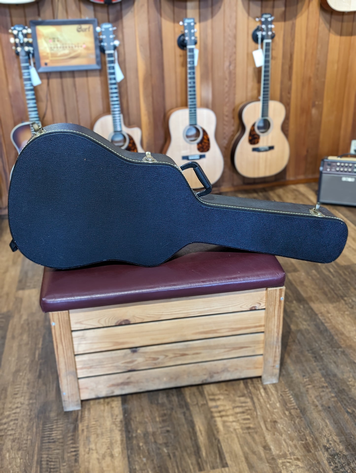 Alvarez Yairi DY-84 Slope Shoulder Acoustic/Electric Dreadnought w/Case (Used)