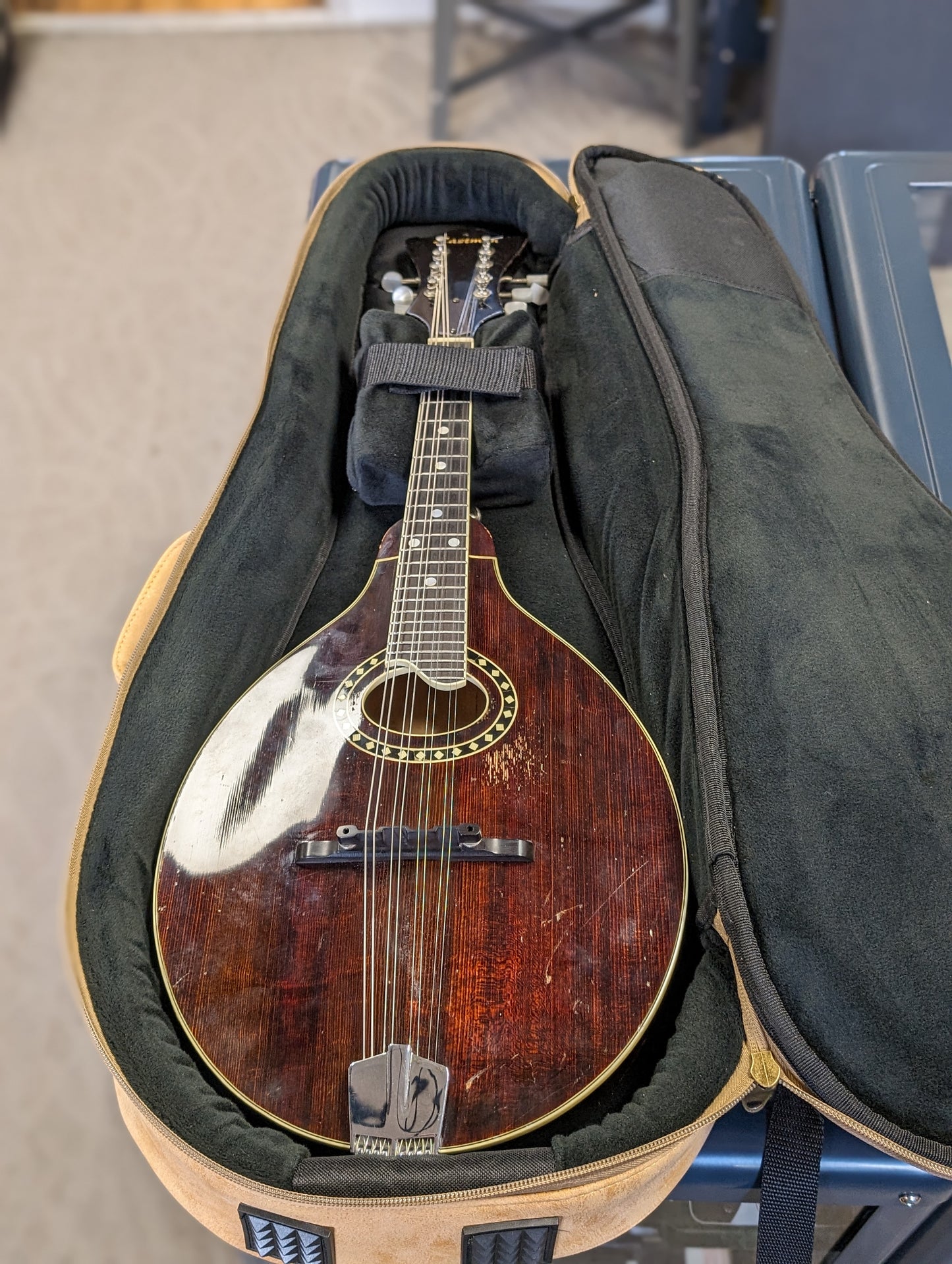 Eastman MD504 A-Style Mandolin w/Gig Bag - Classic Finish (2007)