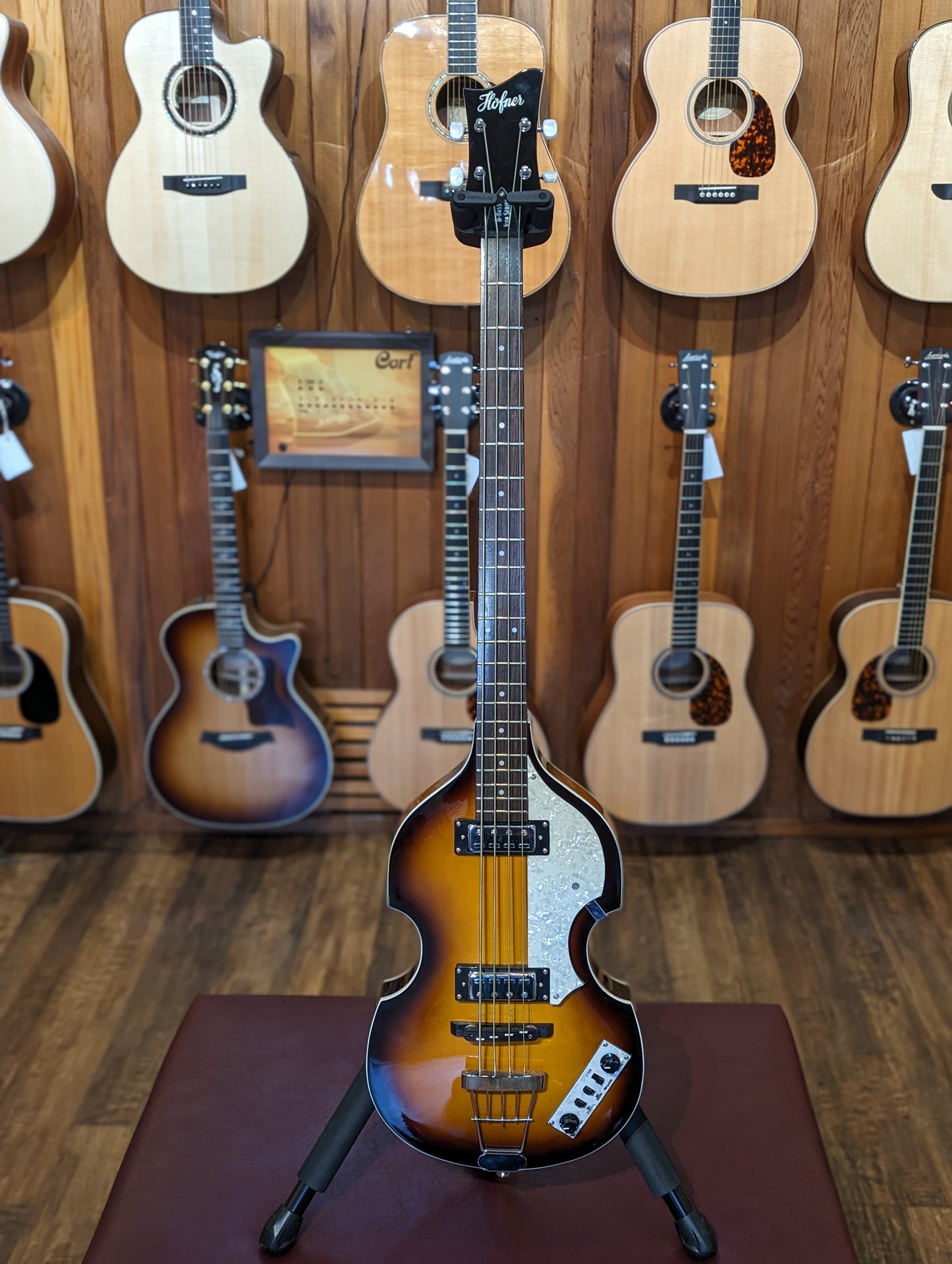 Hofner Icon Series B-Bass w/Case (Used)