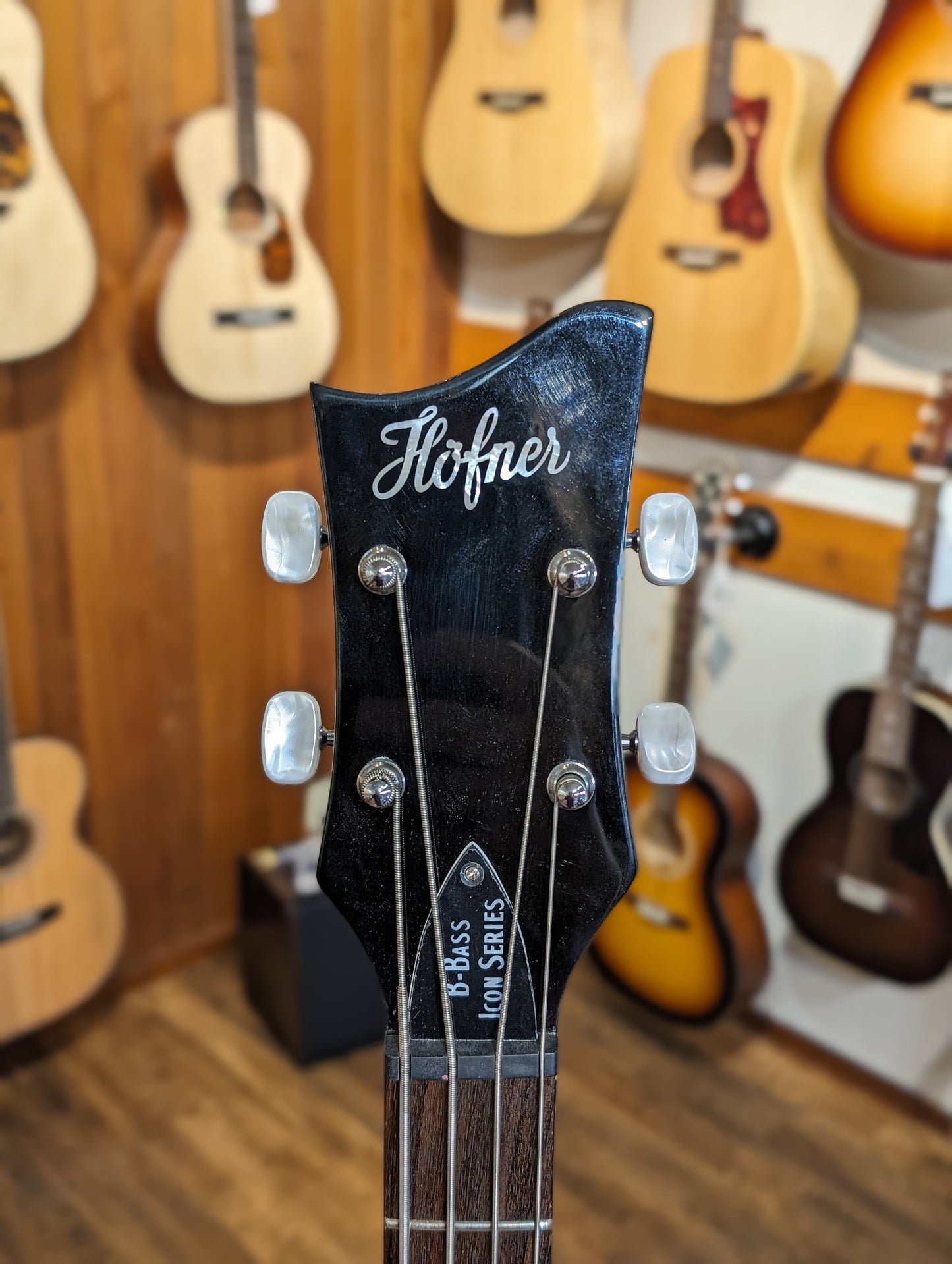 Hofner Icon Series B-Bass w/Case (Used)
