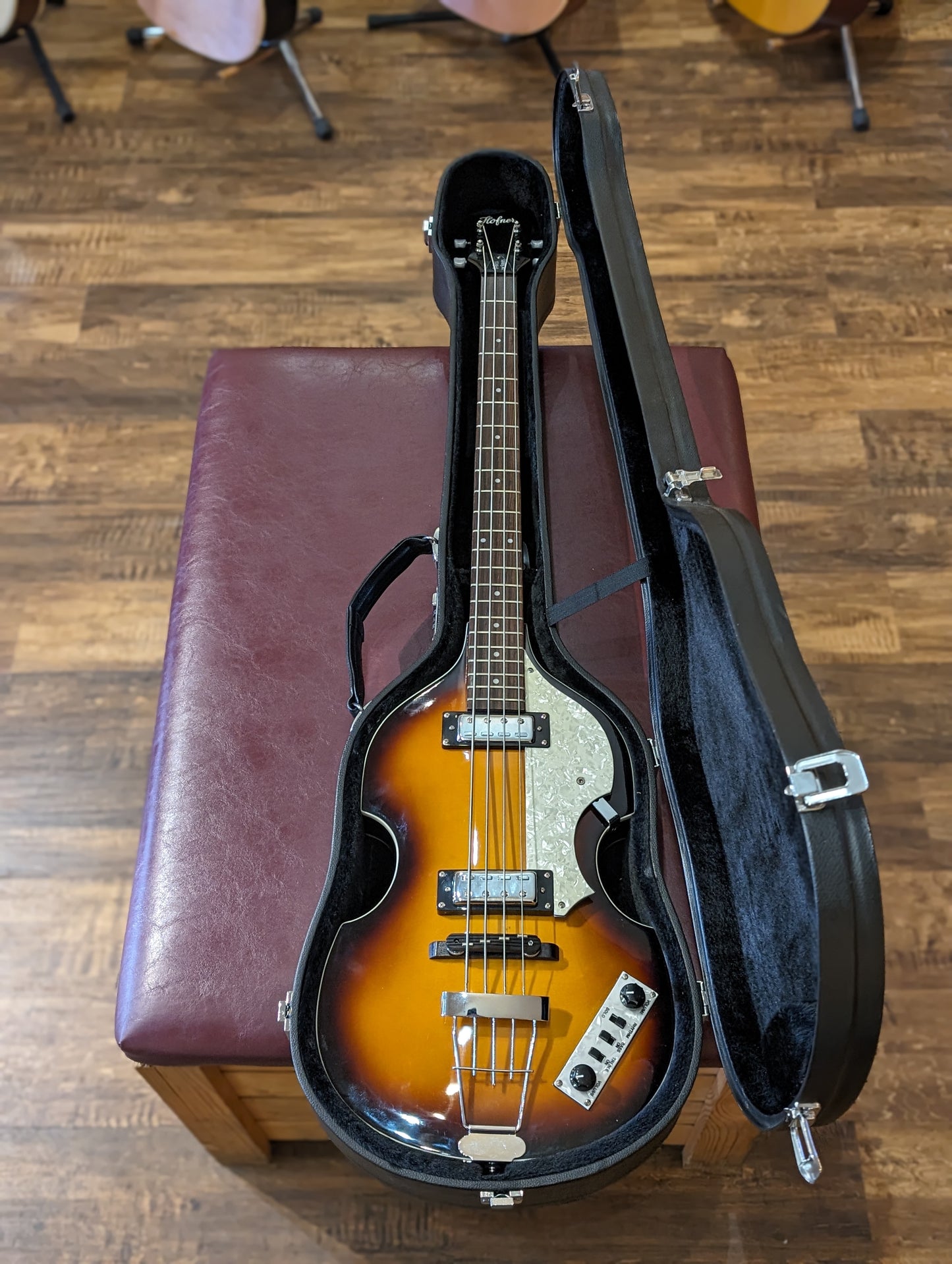 Hofner Icon Series B-Bass w/Case (Used)