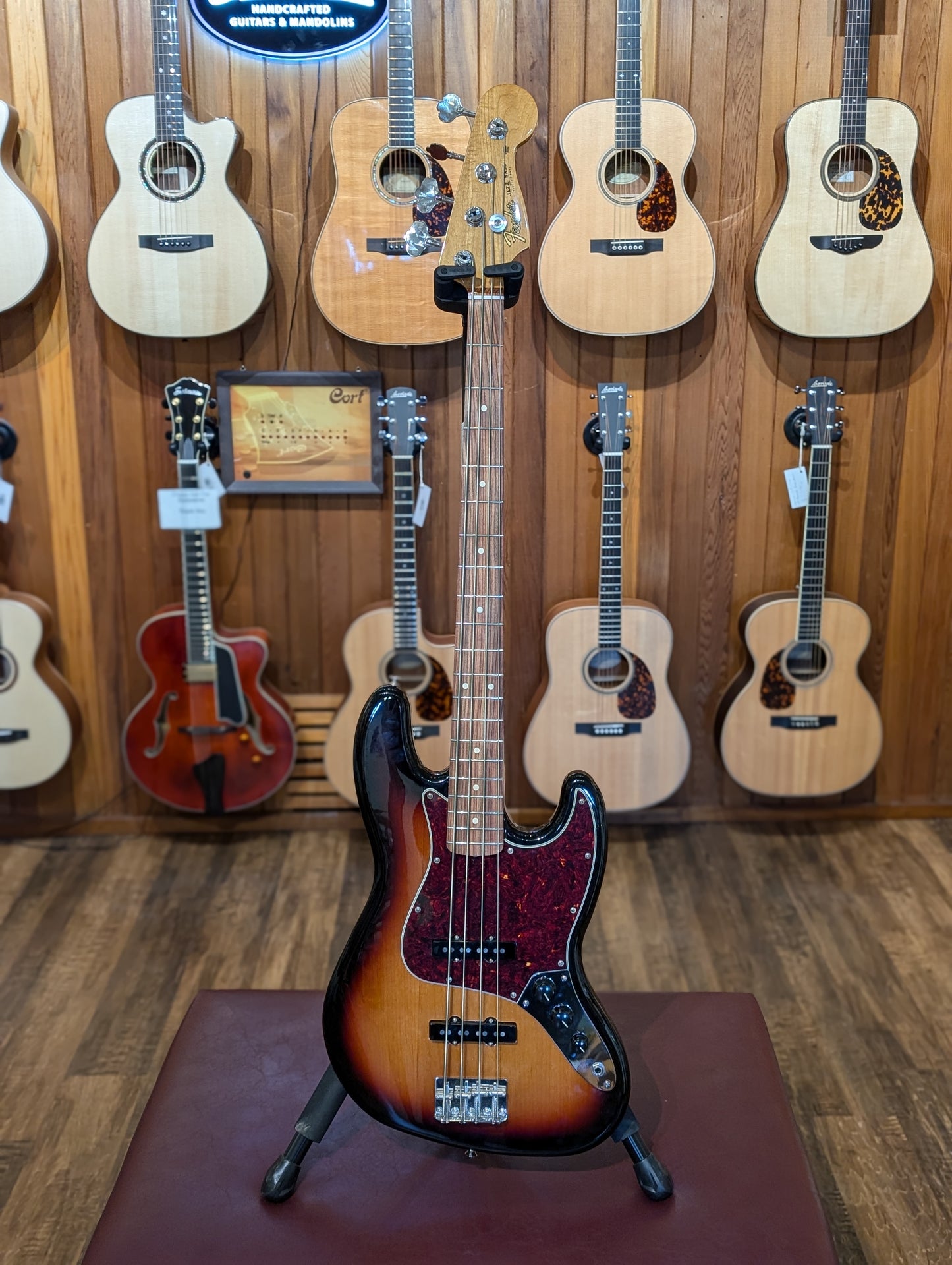 Fender Vintera '60s 4-String Jazz Bass - 3-Color Sunburst (2022)