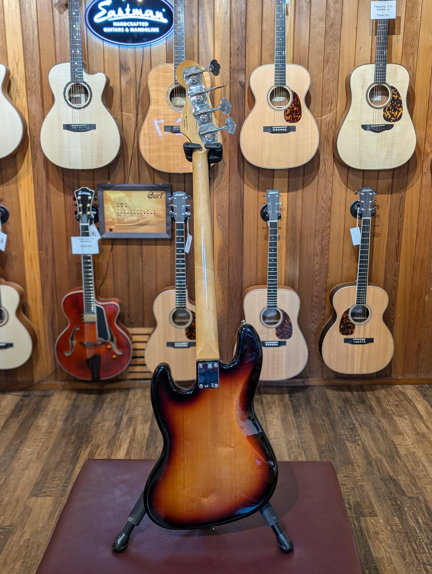 Fender Vintera '60s 4-String Jazz Bass - 3-Color Sunburst (2022)