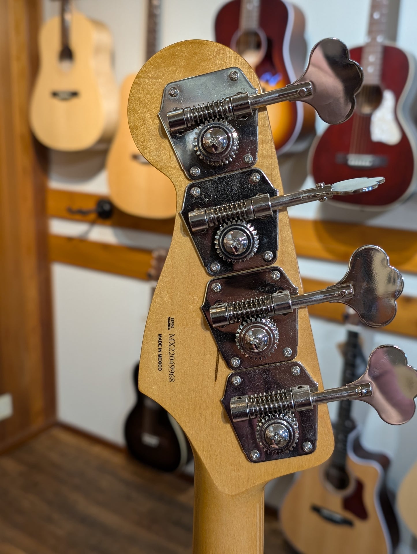 Fender Vintera '60s 4-String Jazz Bass - 3-Color Sunburst (2022)