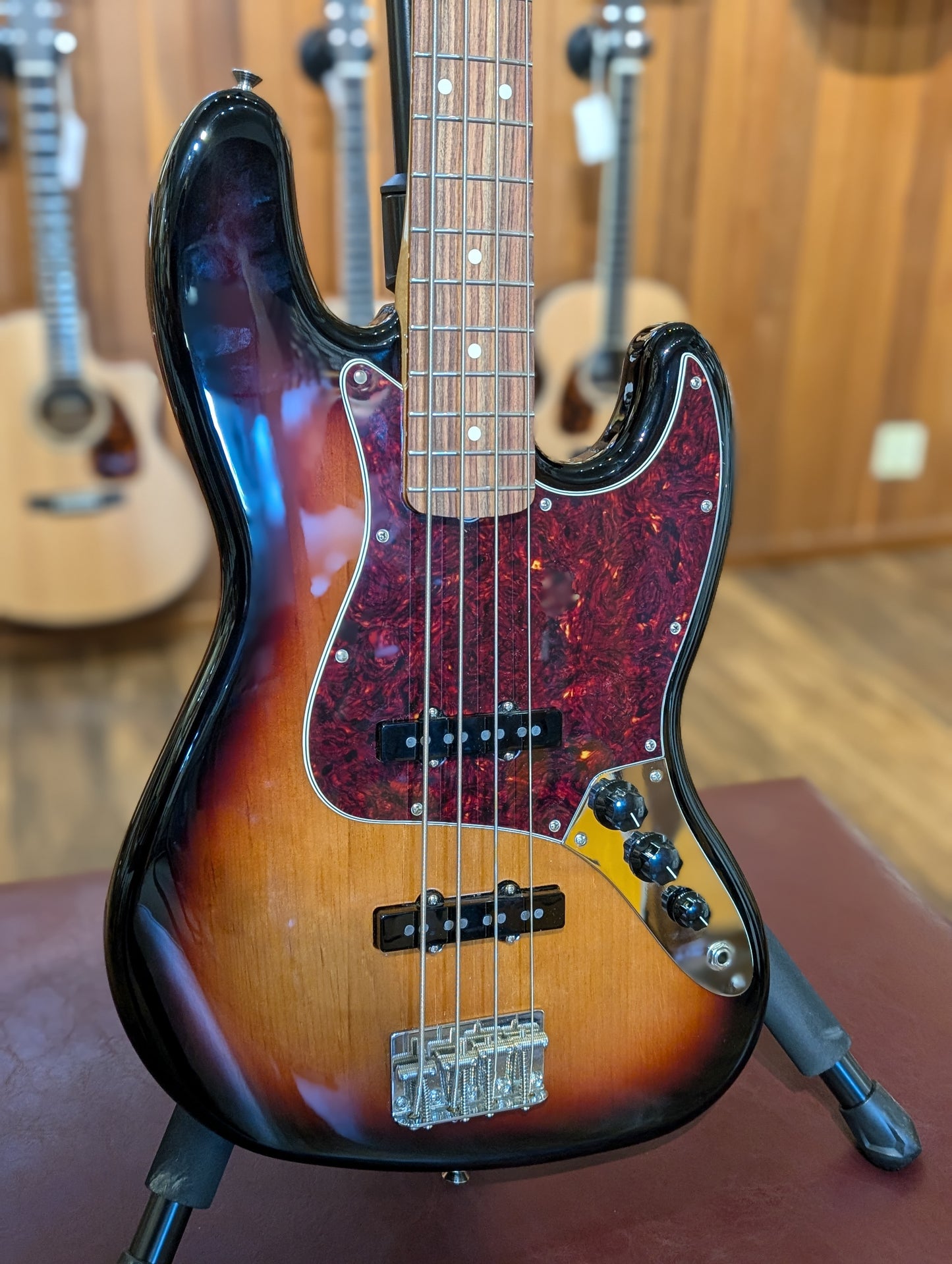 Fender Vintera '60s 4-String Jazz Bass - 3-Color Sunburst (2022)