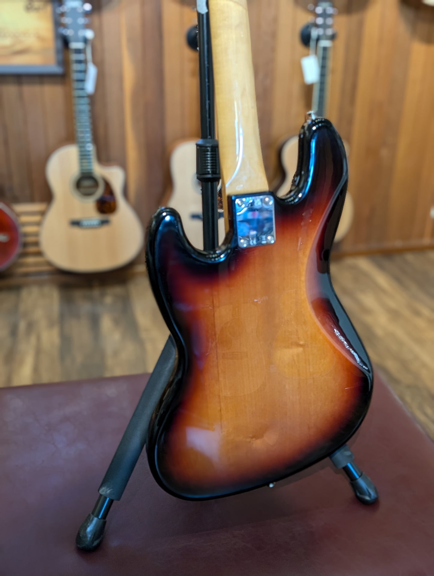 Fender Vintera '60s 4-String Jazz Bass - 3-Color Sunburst (2022)